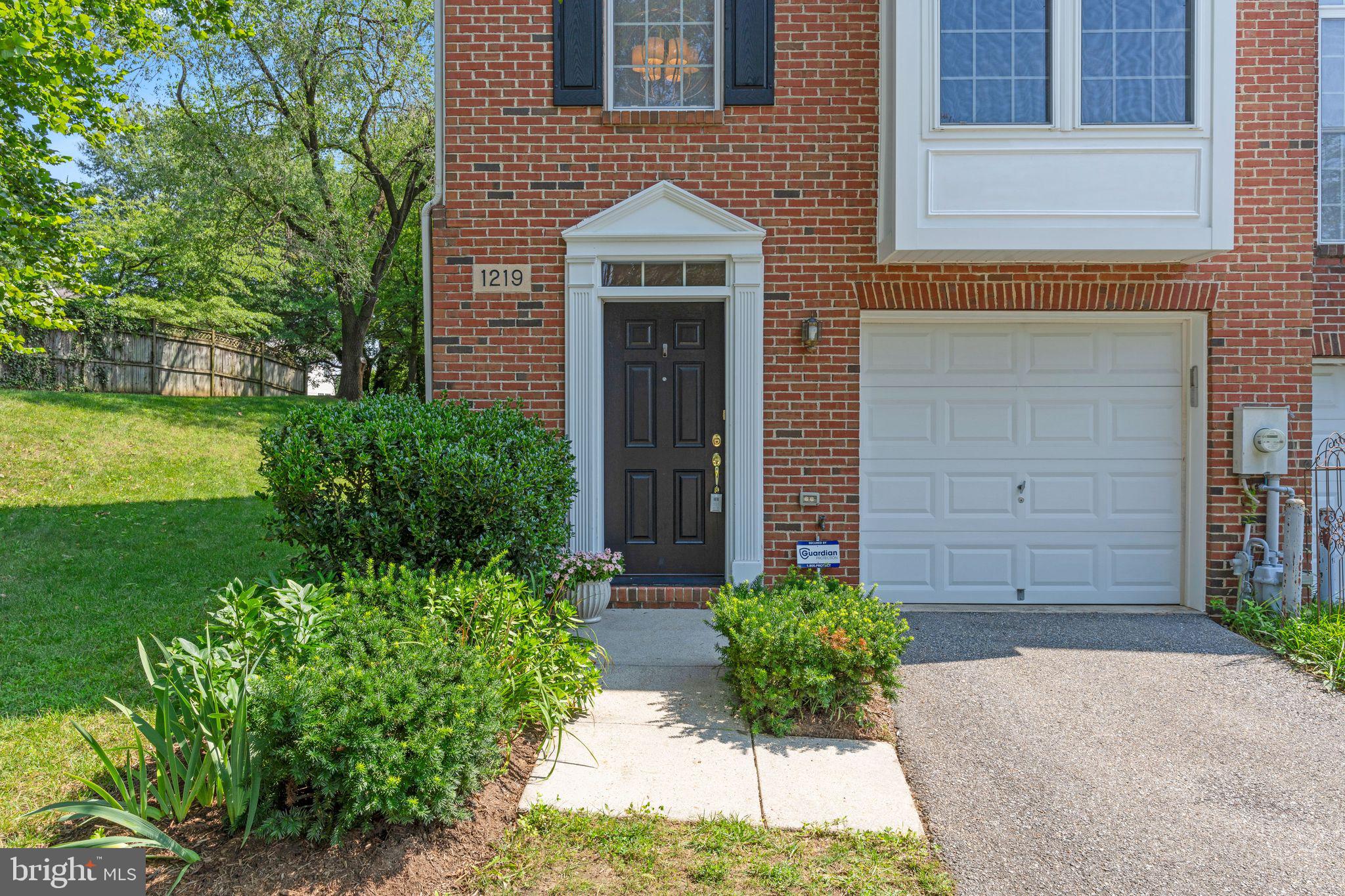 1219 BIRCHLEAF COURT