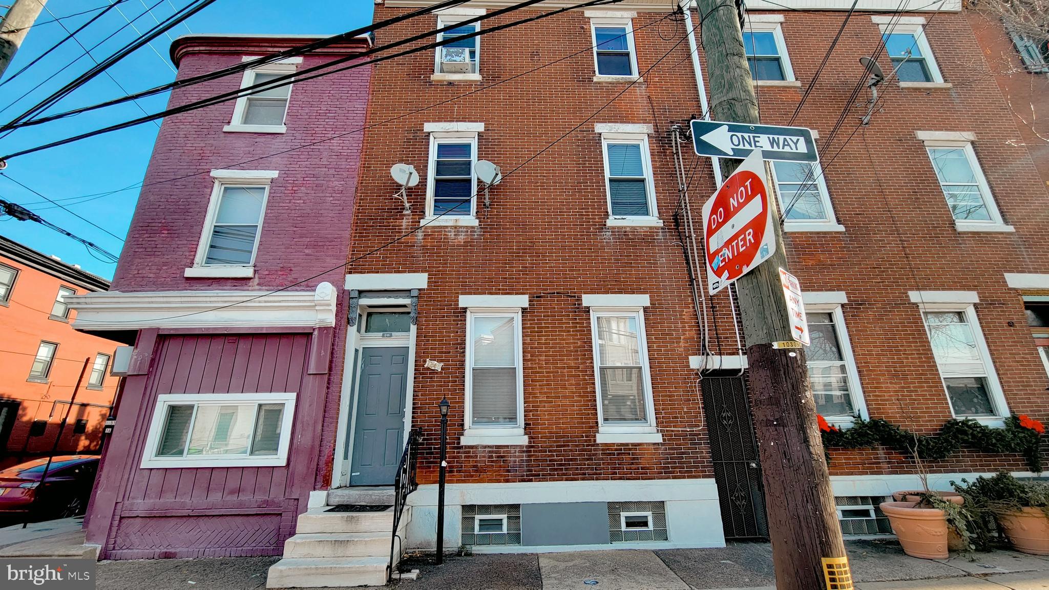 located right in the vibrant center of Fishtown is this cozy 1 bedroom apartment on the 2nd floor. Everything you need groceries, gyms, pet care, dining, entertainment, and more is right out your door step. Only one block from the Girard Ave subway Station, commuting across the city couldn’t be easier. You are surrounded by some of Philly’s top dining and hangout spots, including Frankford Hall, Fishtown Tavern, and La Colombe. The neighborhood also offers an endless variety of cafes and local eateries, each with its own unique flair. Easy application process, cats accepted with $200 non-refudable deposit, tenant pays for utilities and flat fee of $50 for water usage.