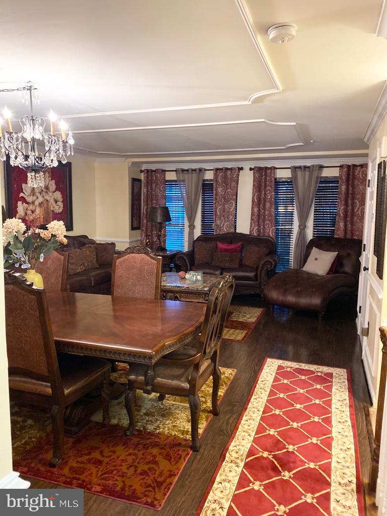 SOUTH HAMPTON - Residential