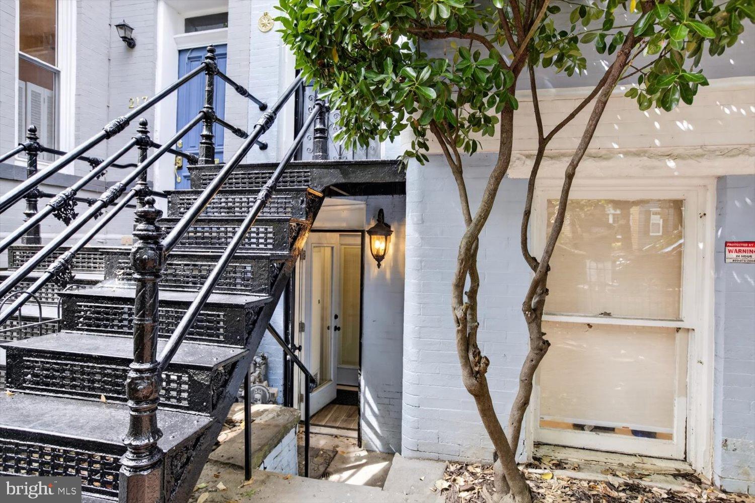 215 5TH STREET SE