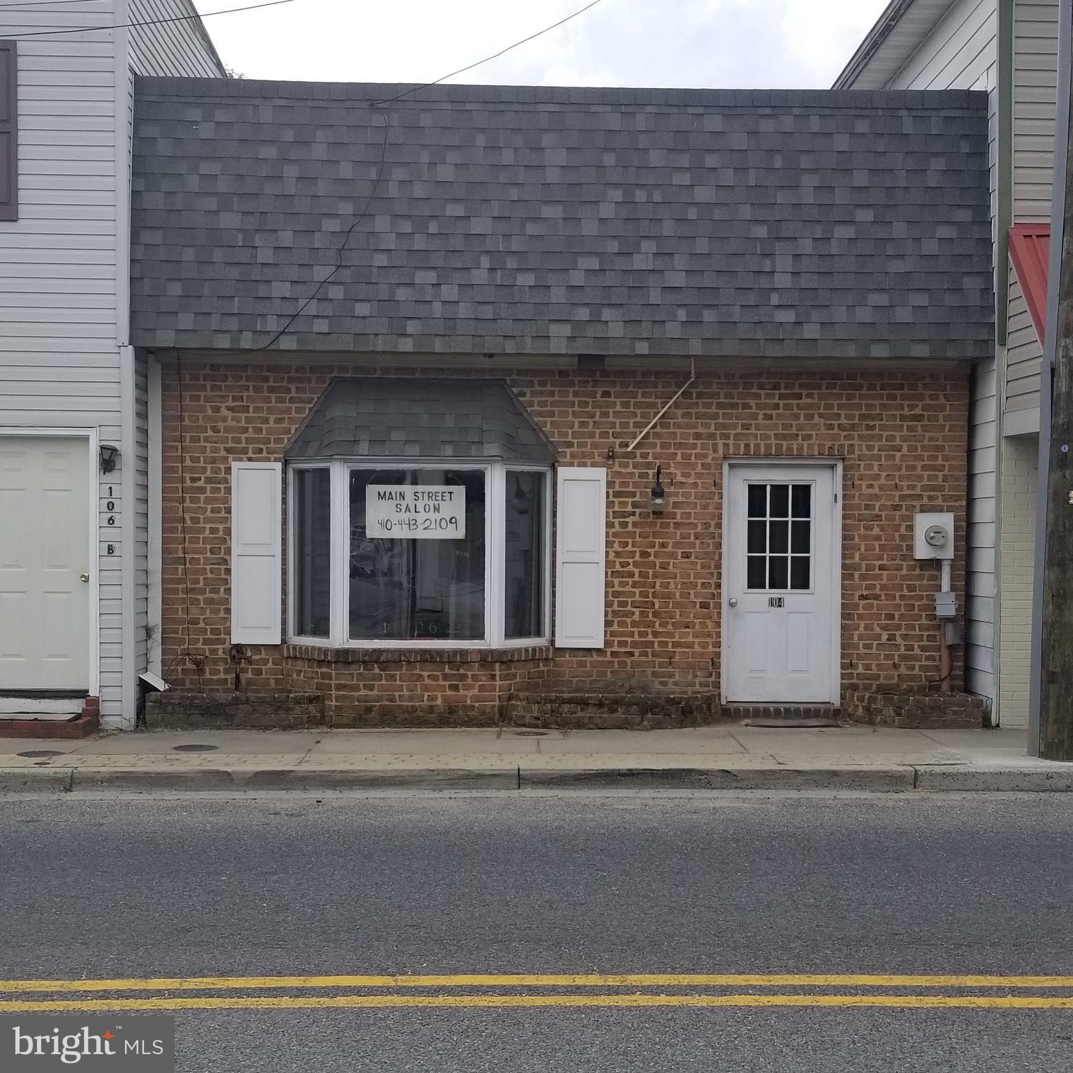 Main image without alt text