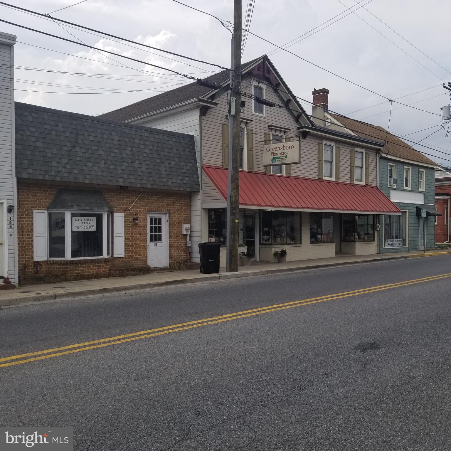 Main image without alt text