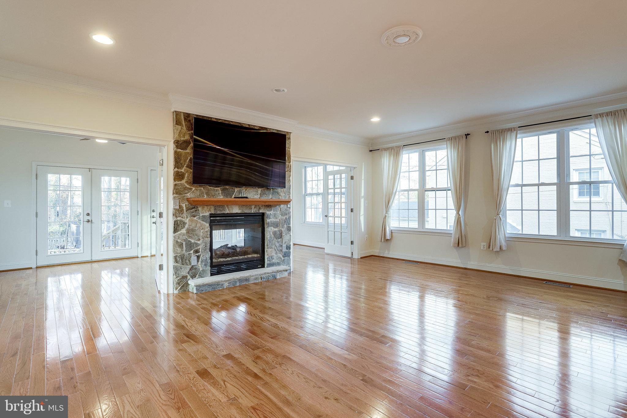 WAYCROFT WOODLAWN - Residential