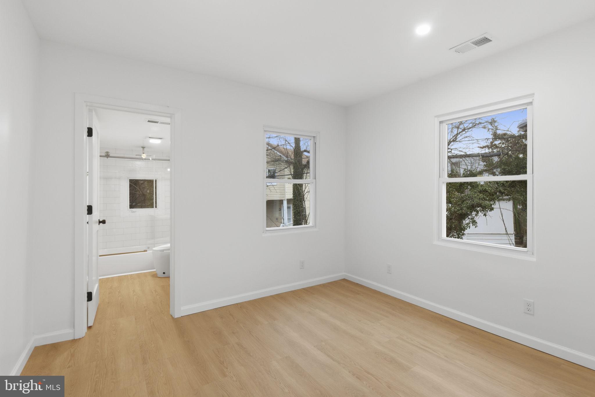 CHARLES VILLAGE - Residential