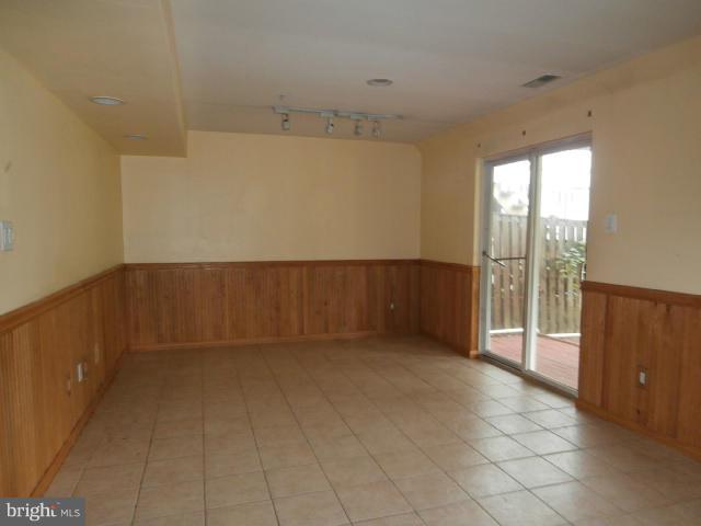 CONSTANT FRIENDSHIP - Residential