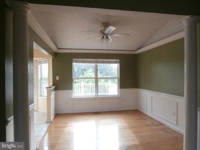 CONSTANT FRIENDSHIP - Residential