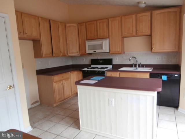 CONSTANT FRIENDSHIP - Residential