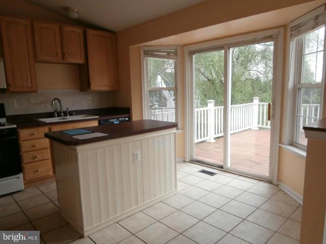 CONSTANT FRIENDSHIP - Residential