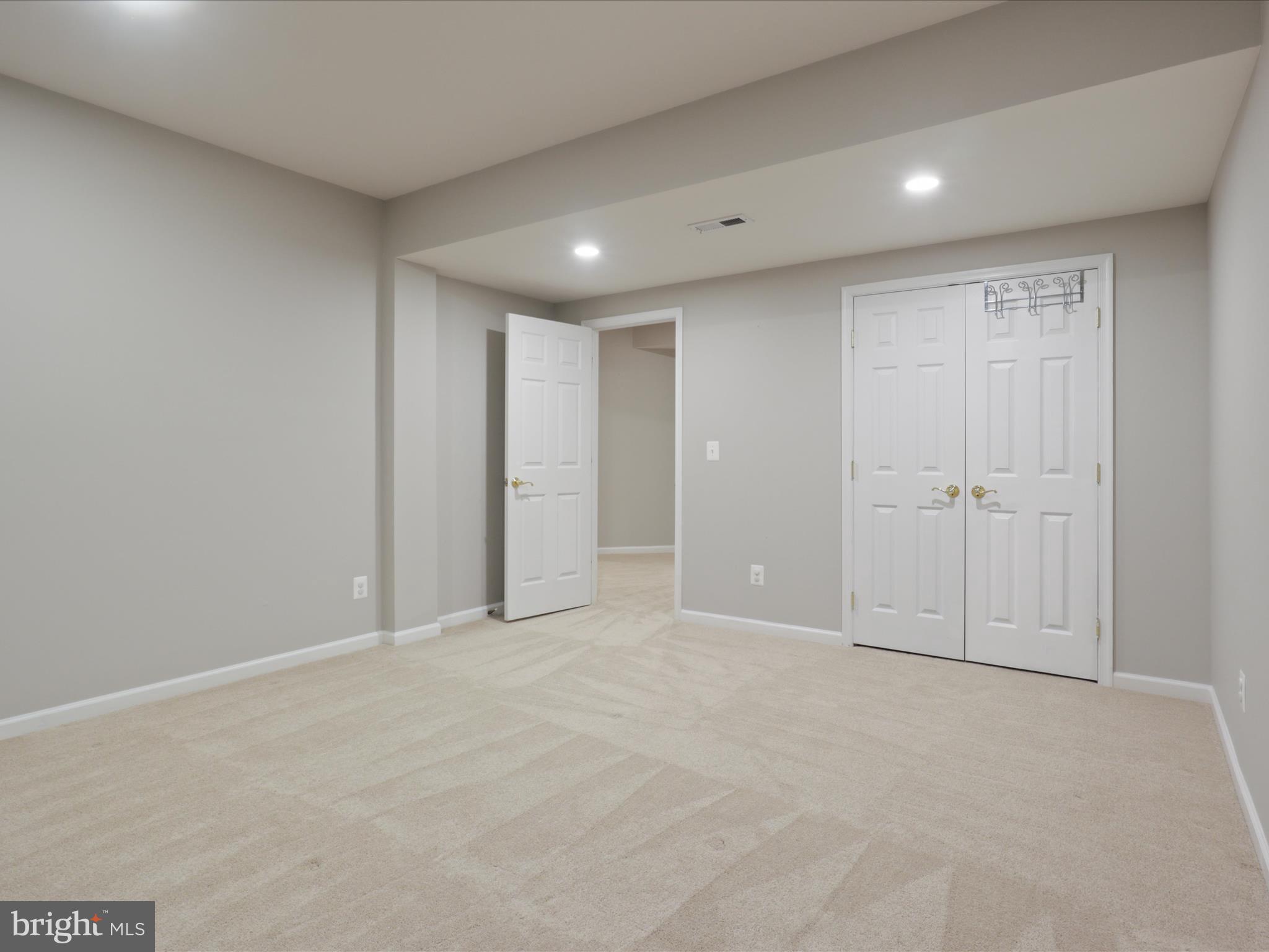 SULLY MANOR - Residential Lease