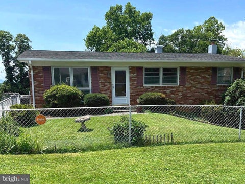 Homes For Sale - 800 W 15th Street<br/> Warren County, FRONT ROYAL, VA 22630