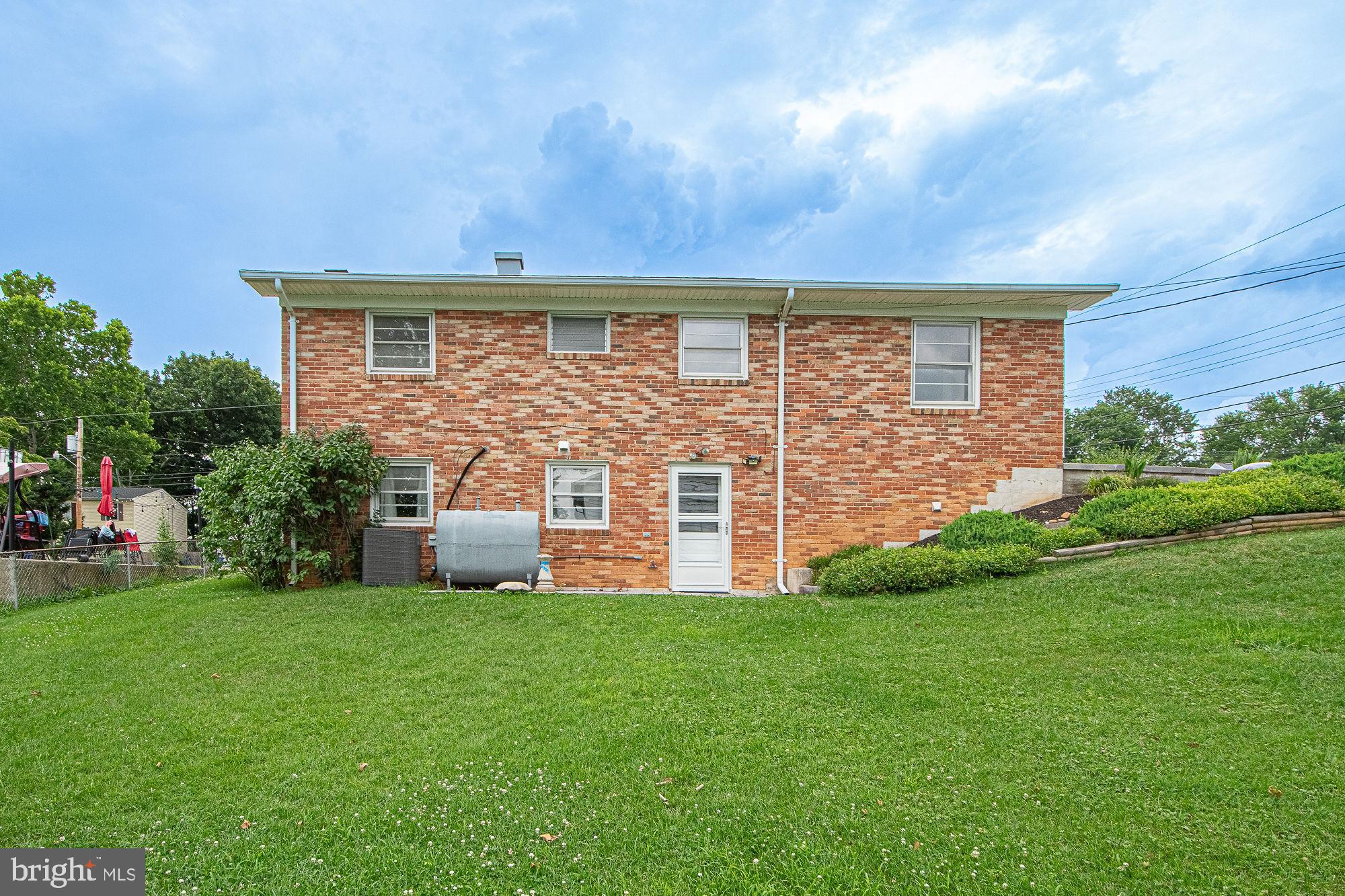 800 W 15TH STREET