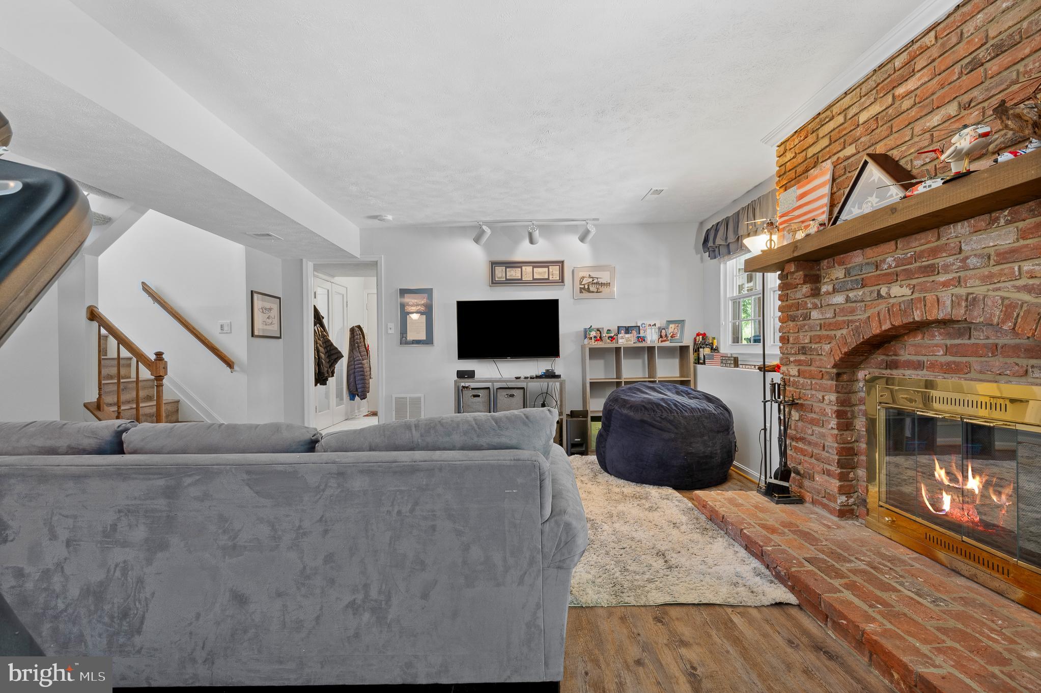 OAK SPRINGS - Residential Lease