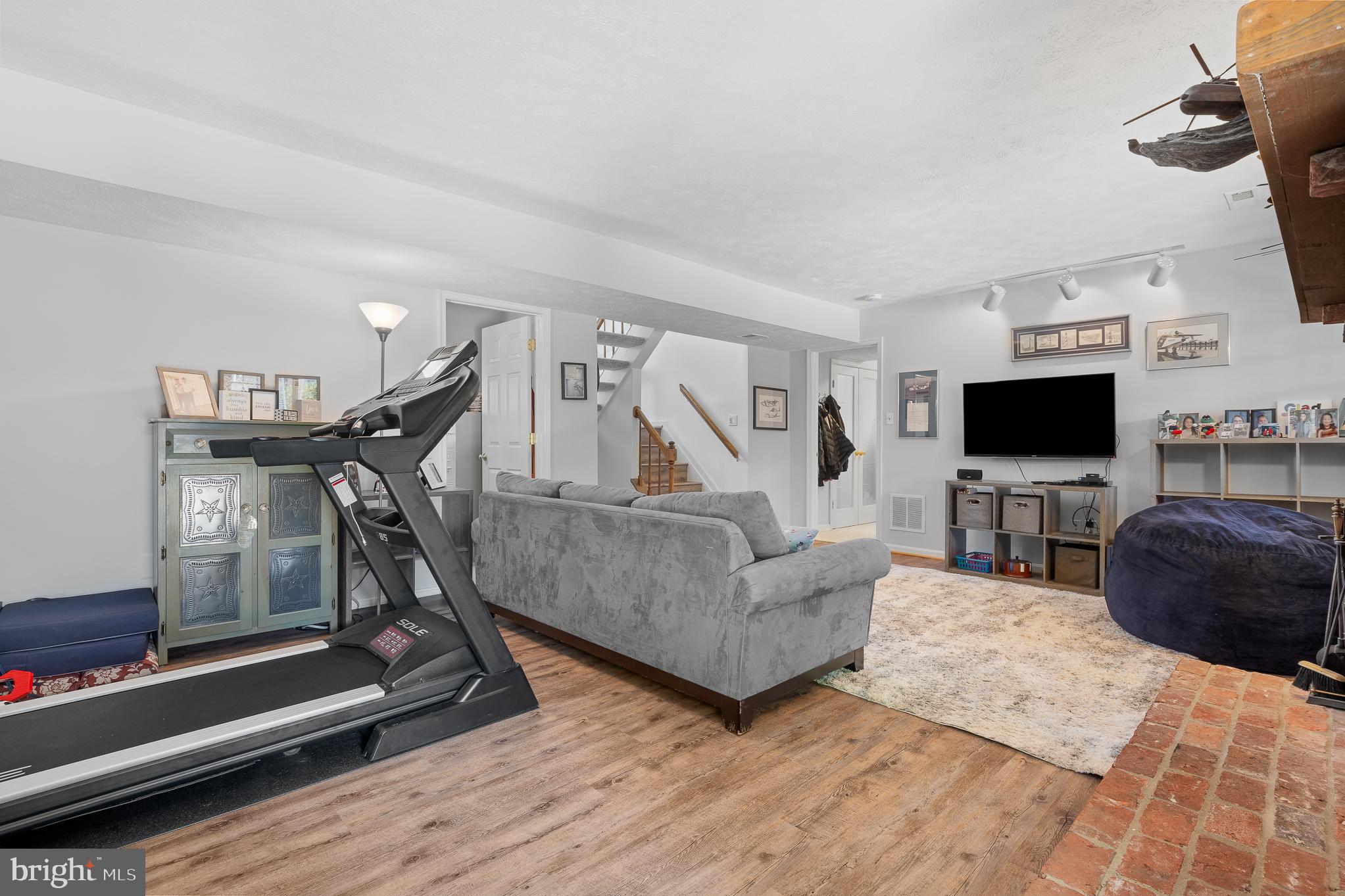 OAK SPRINGS - Residential Lease