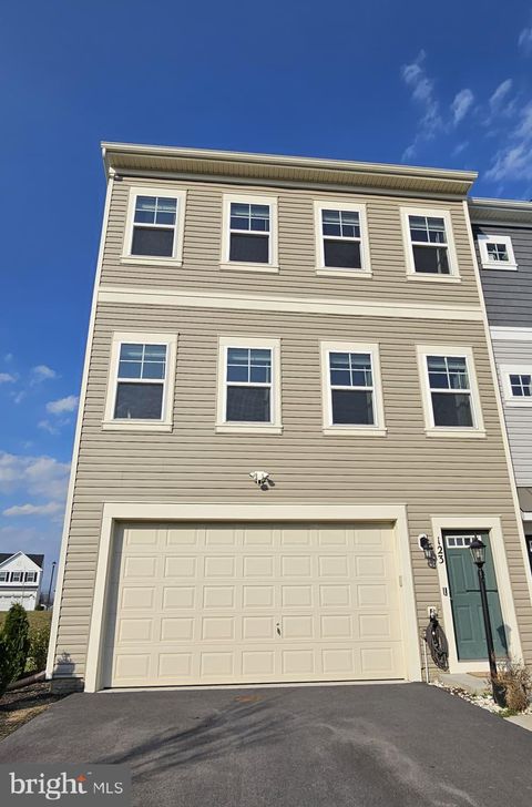 Townhouse For Sale - 123 Jewel Box Dr<br/> Frederick County, STEPHENSON, VA 22656