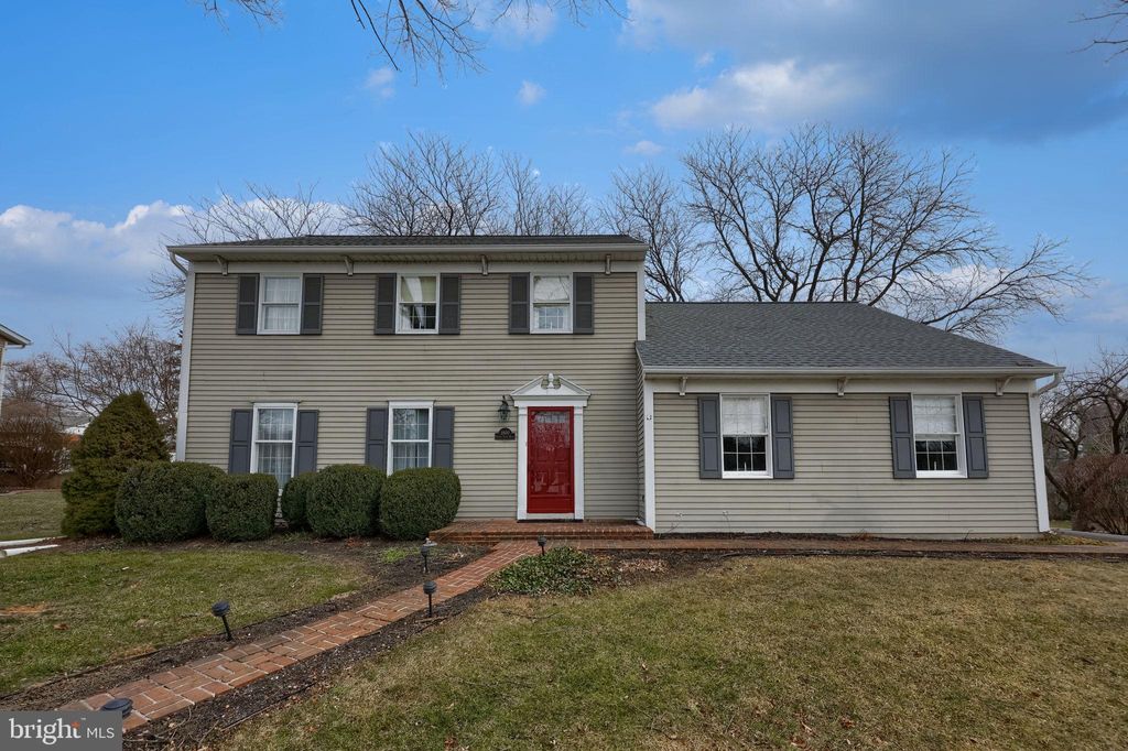 Photo of 1800 N Eden Road, LANCASTER, PA 17601 (MLS # PALA2081258)