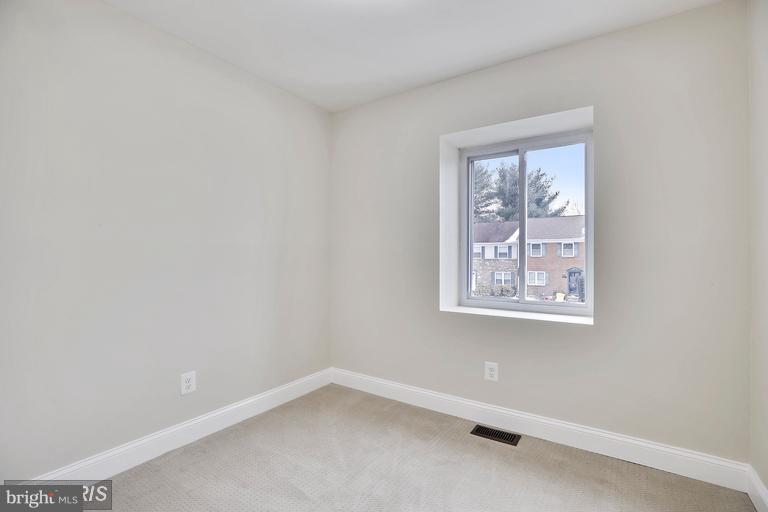 CROFTON MEADOWS - Residential Lease