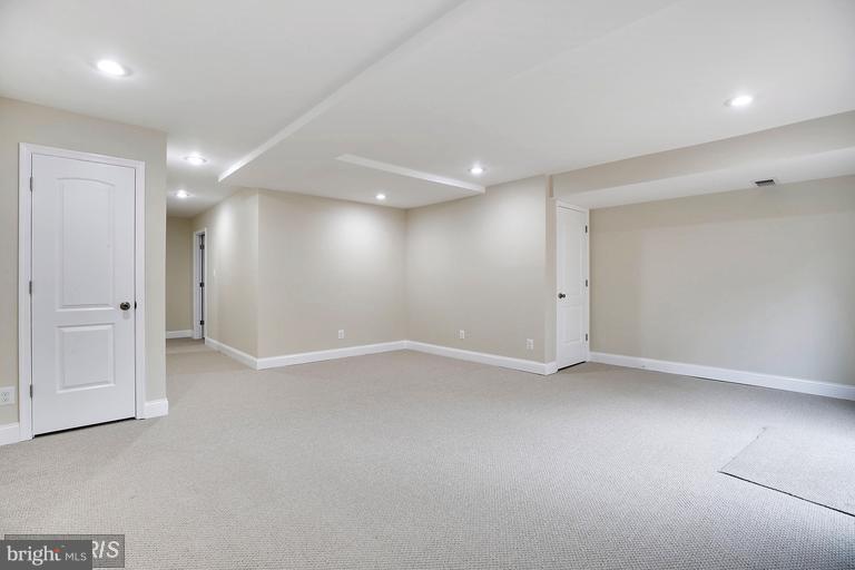 CROFTON MEADOWS - Residential Lease