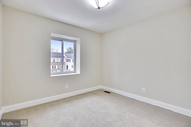 CROFTON MEADOWS - Residential Lease