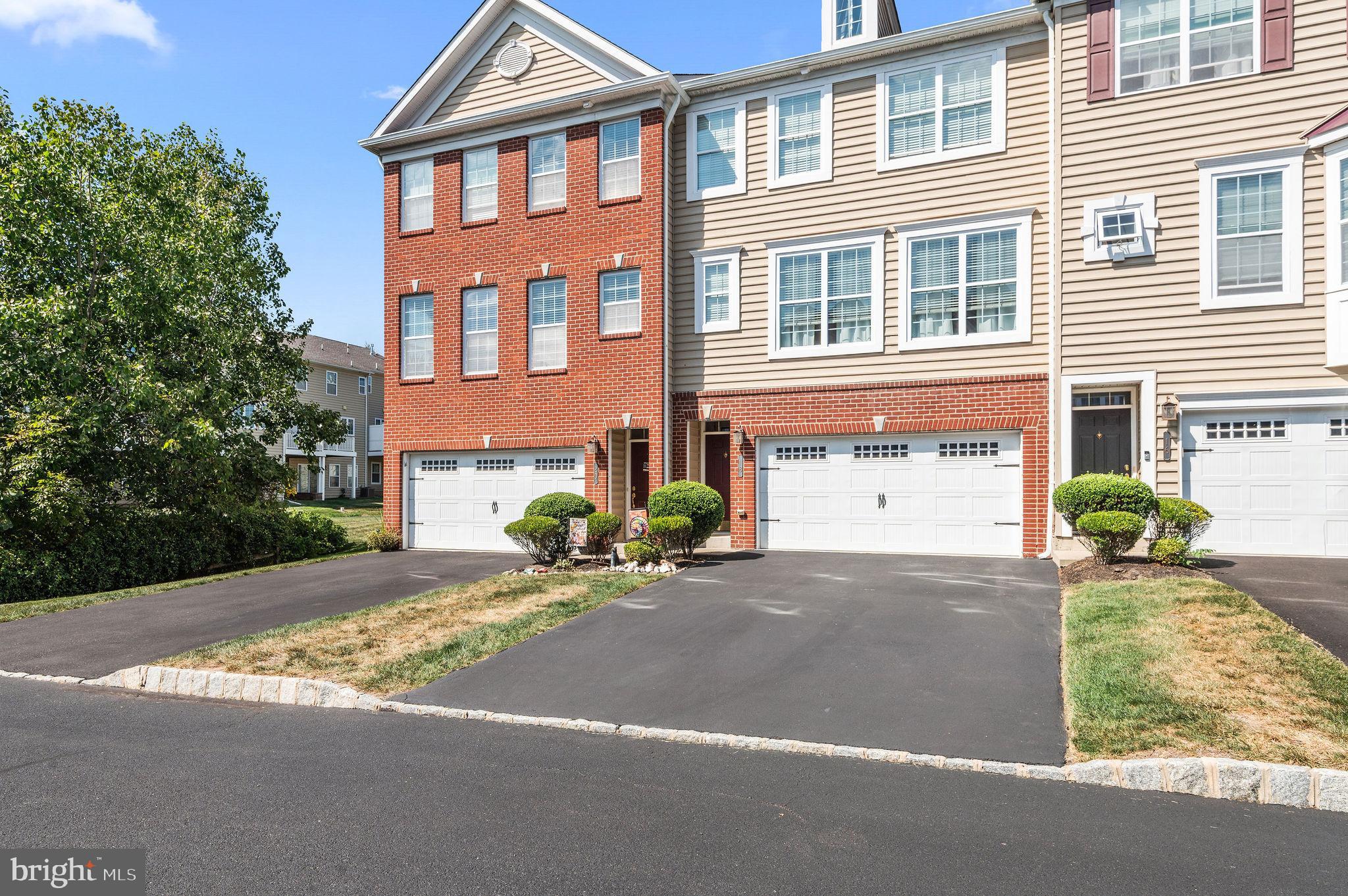 VILL AT COUNTRY VIEW - Residential