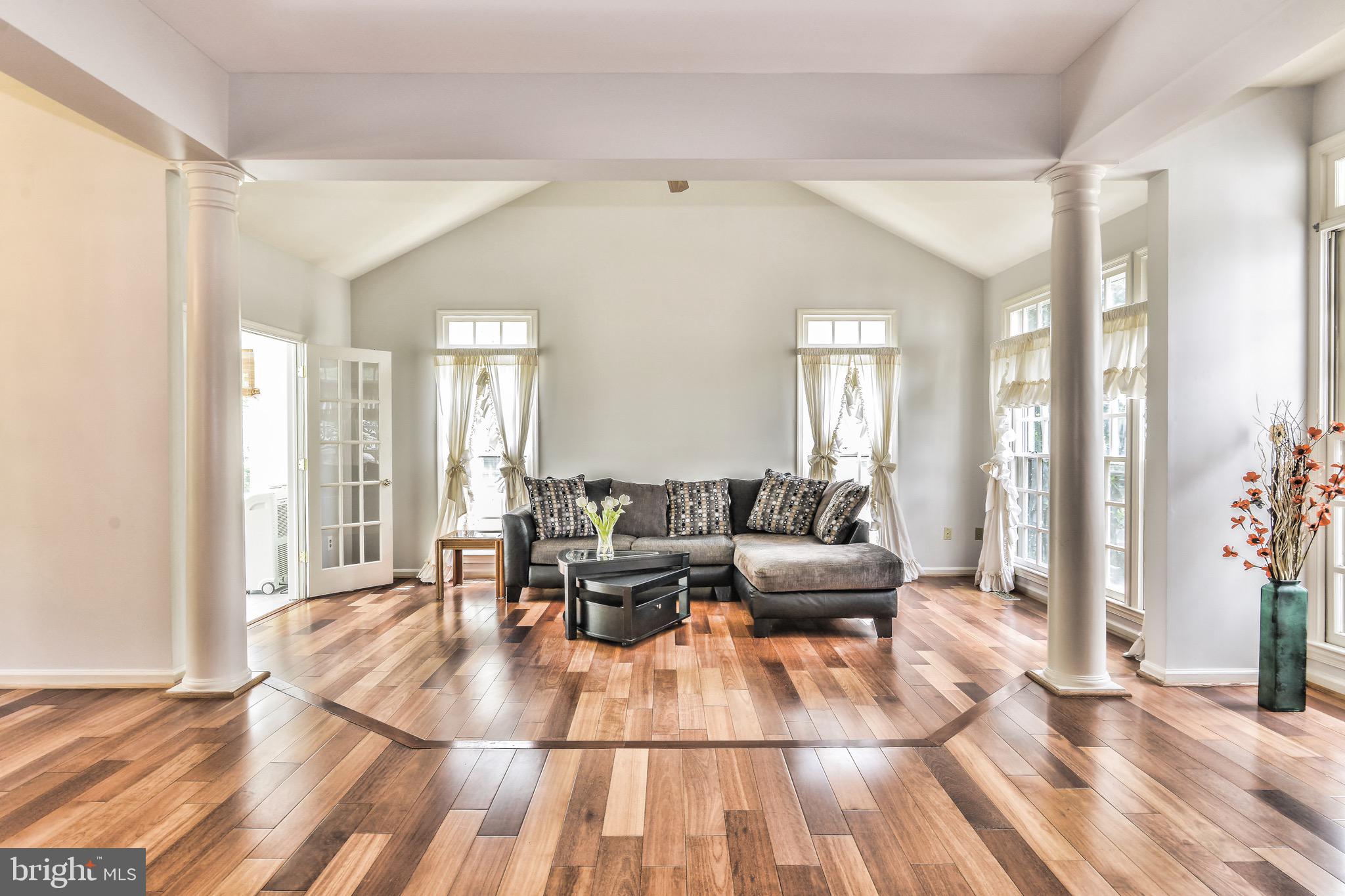 ASHBURN VILLAGE - Residential