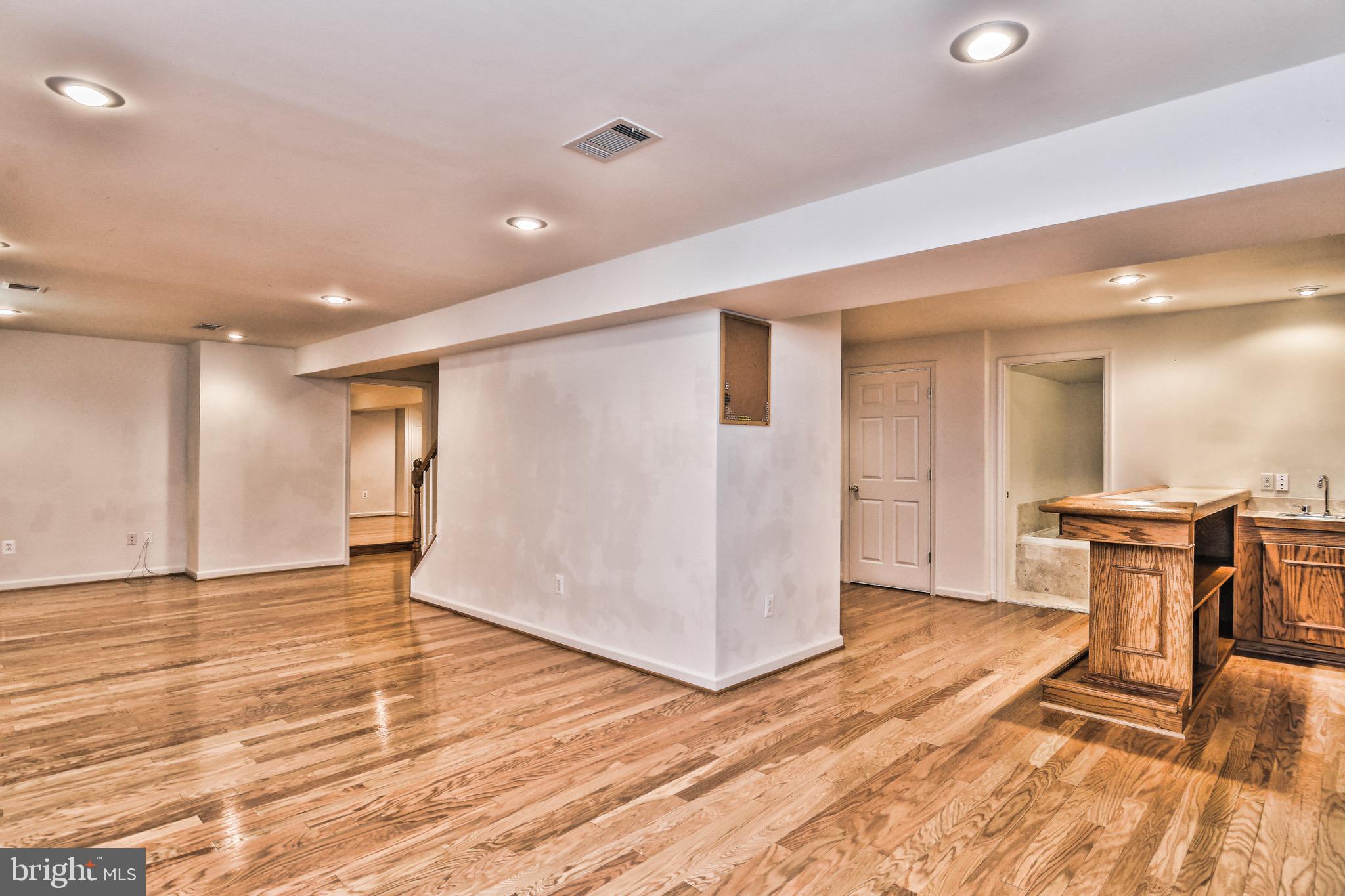 ASHBURN VILLAGE - Residential