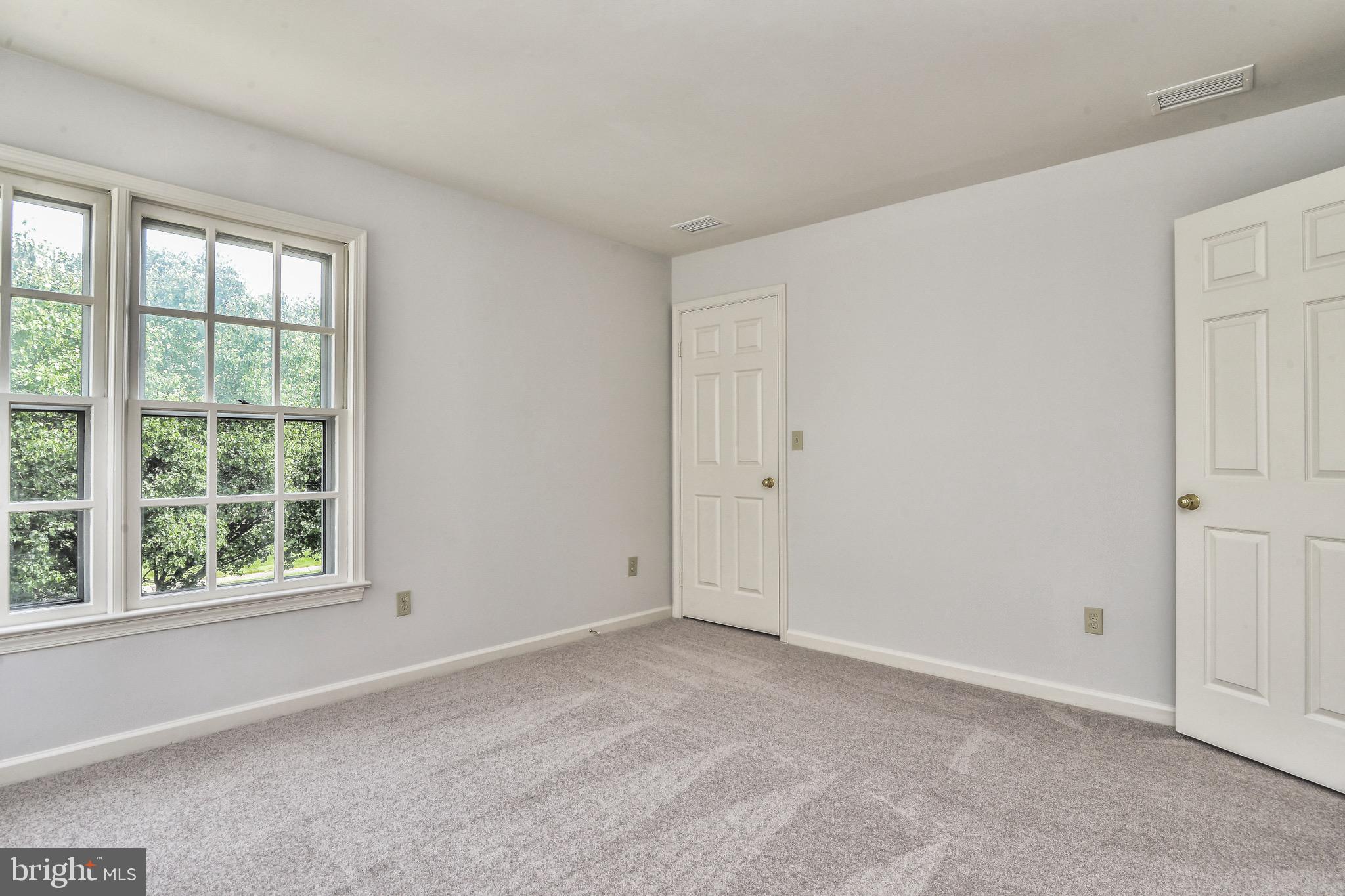 ASHBURN VILLAGE - Residential