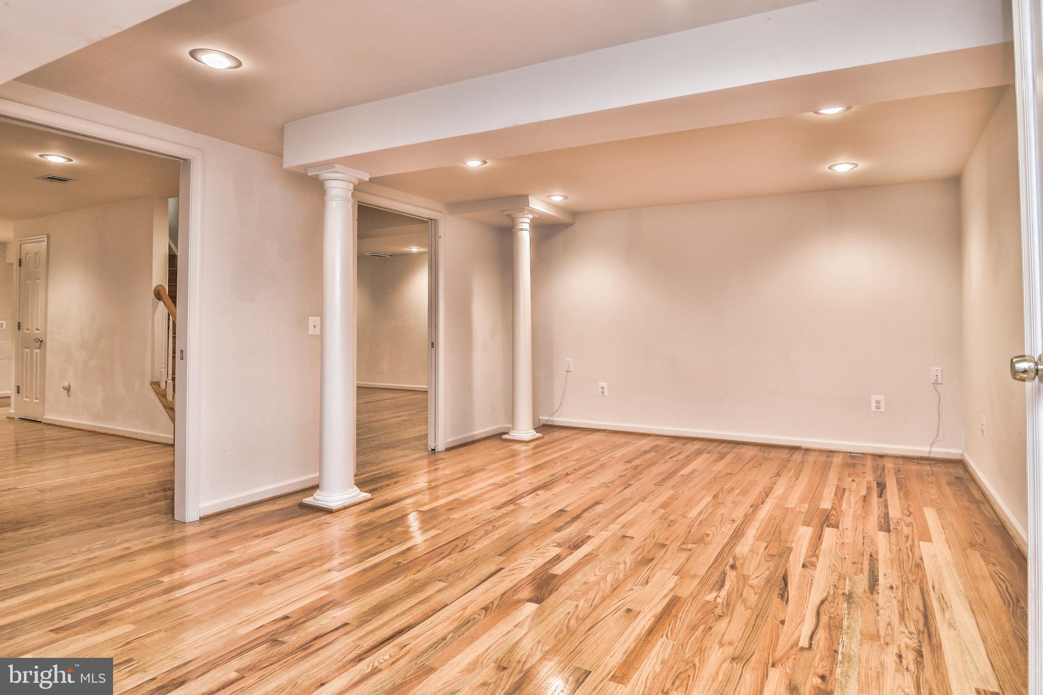 ASHBURN VILLAGE - Residential