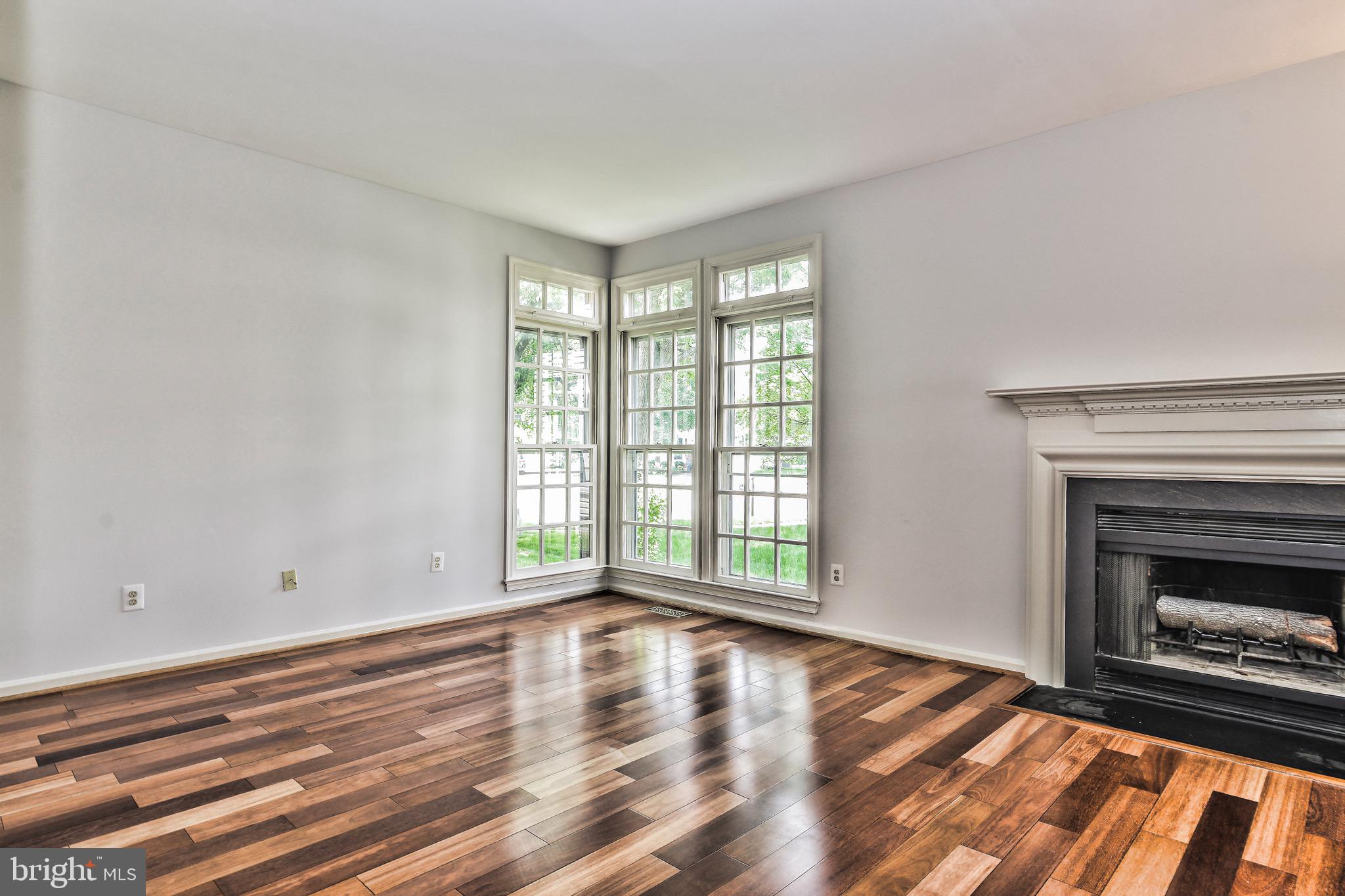 ASHBURN VILLAGE - Residential