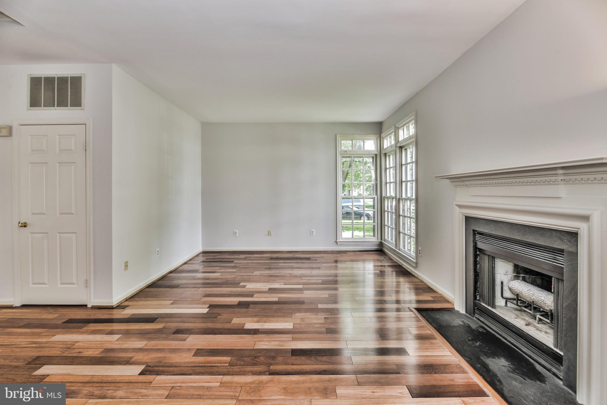 ASHBURN VILLAGE - Residential