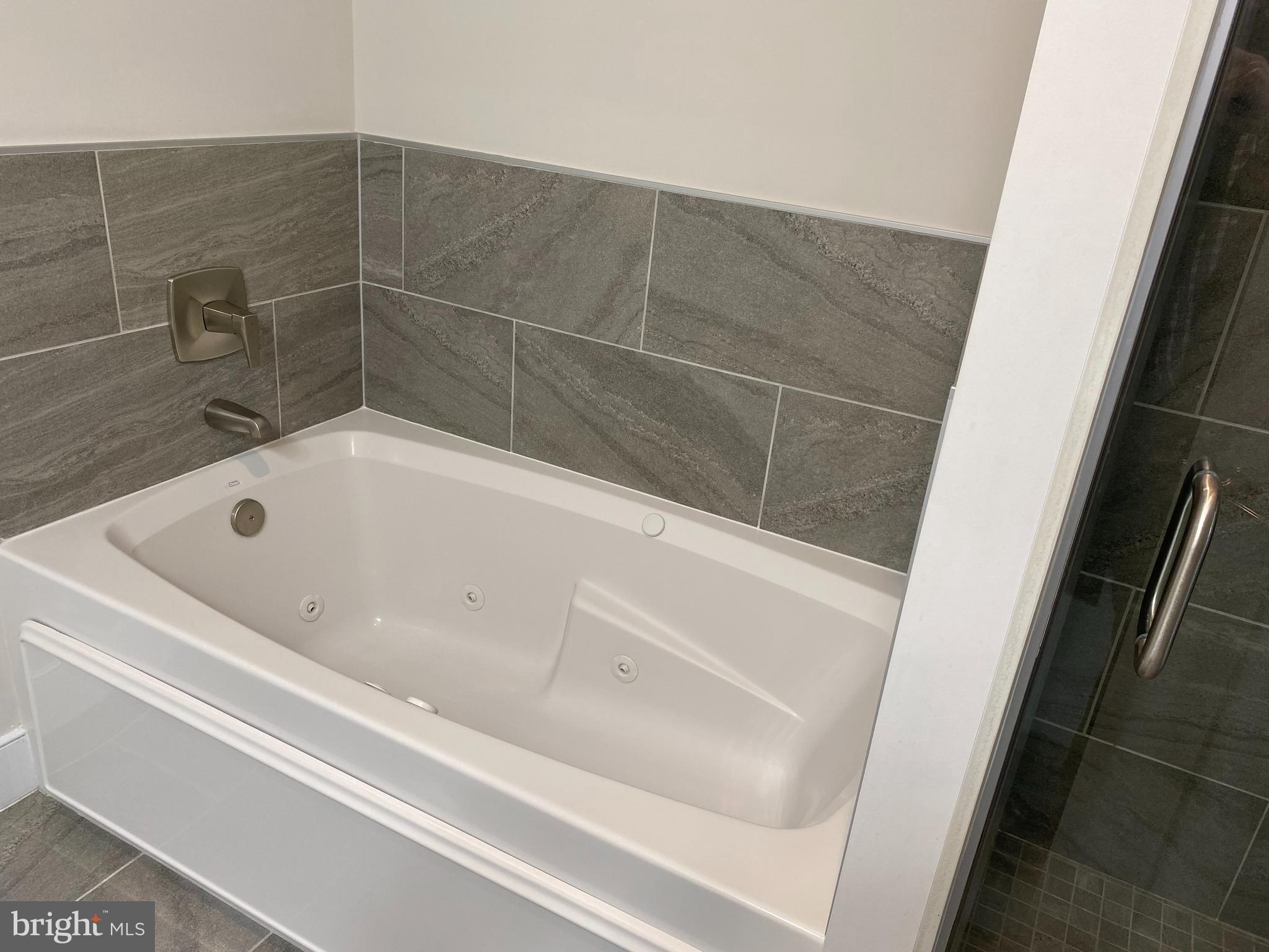 CLARENDON - Residential Lease