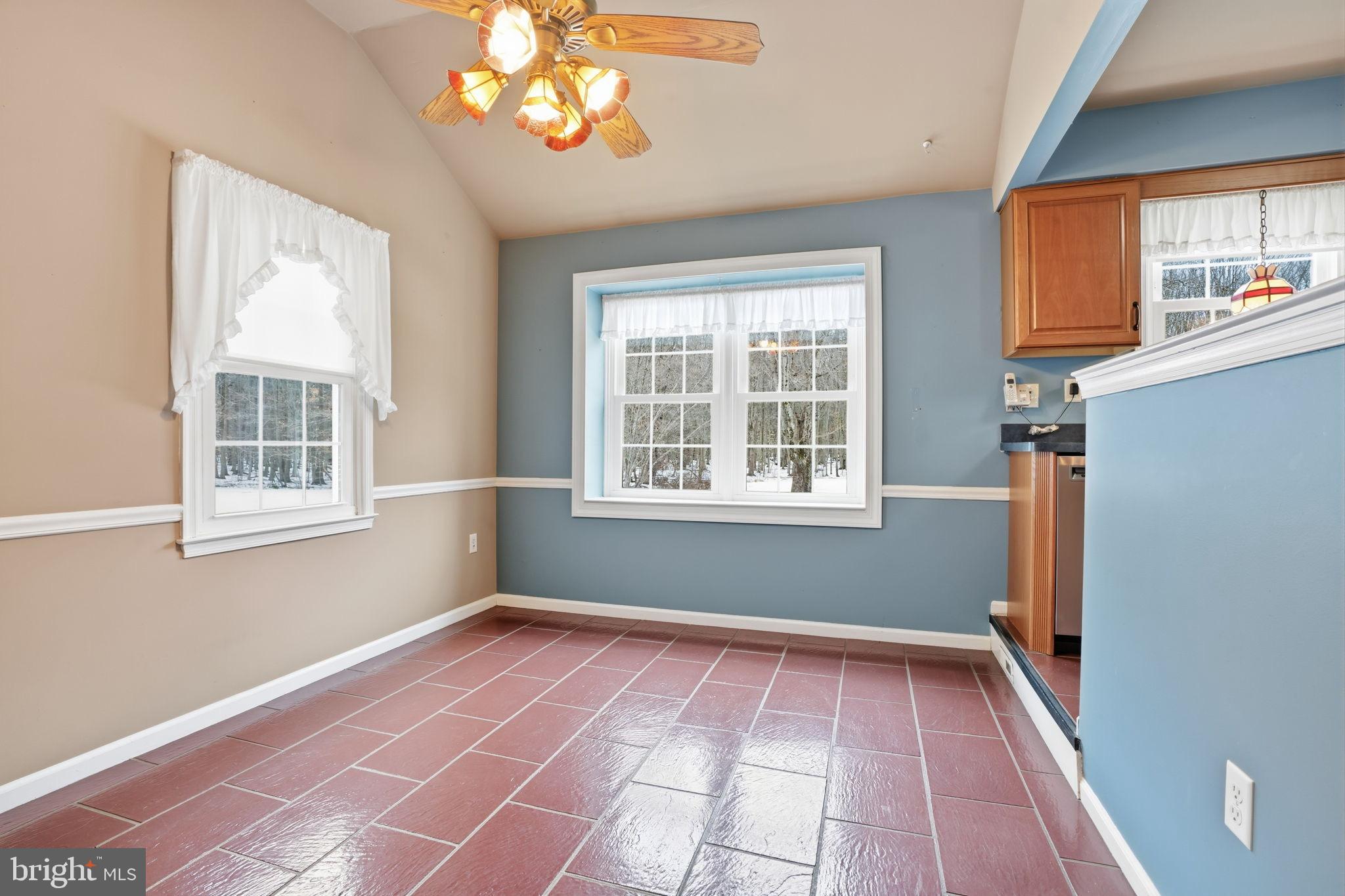 MAPLE POINT - Residential