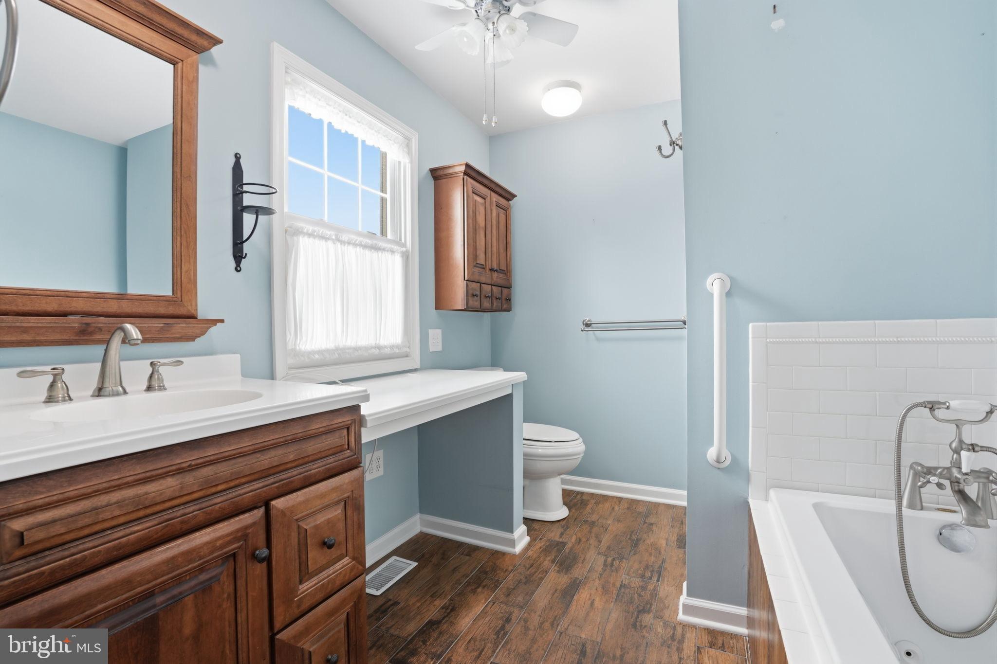 MAPLE POINT - Residential