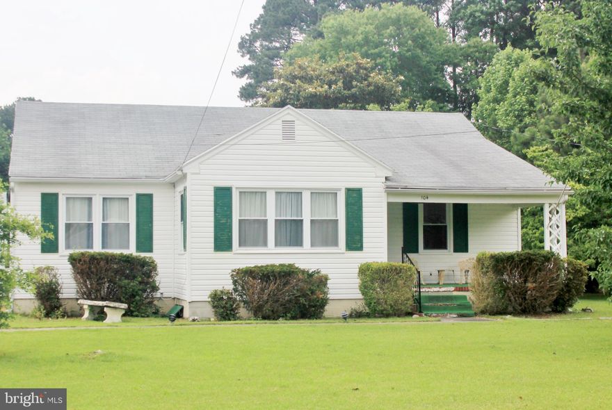 Cute one level single family home located on large lot in Fruitland waiting for a new family. Home has large living room with electric fireplace, dinning room, 3 bedrooms, nice kitchen,  utility room all on one level. Detached garage with work space and paved  drive way . Hardwood floors are under carpet  areas. Agents and prospective buyers must do their due diligence and verify  all measurements  and schools to their satisfaction.