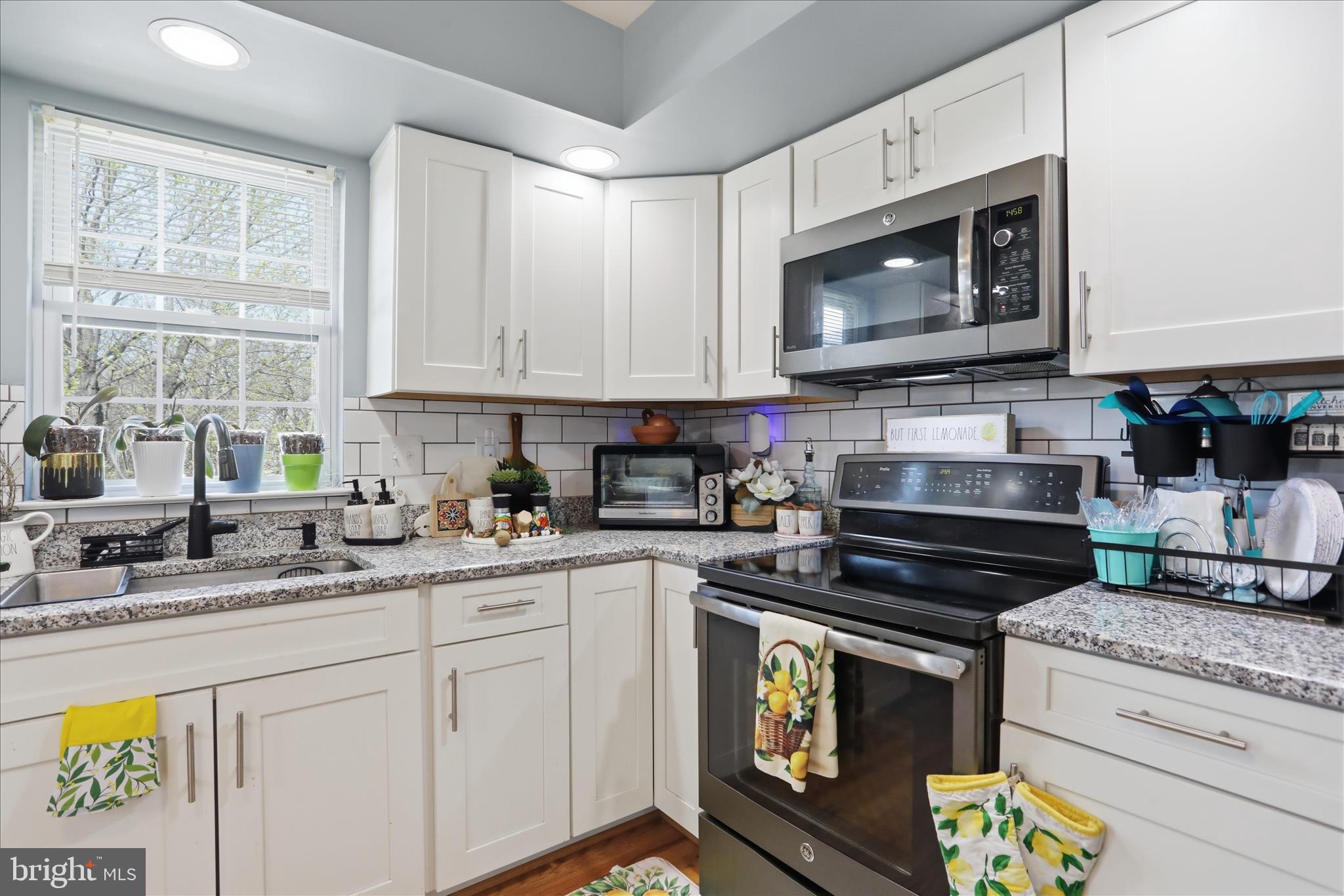 CROSS CREEK - Residential