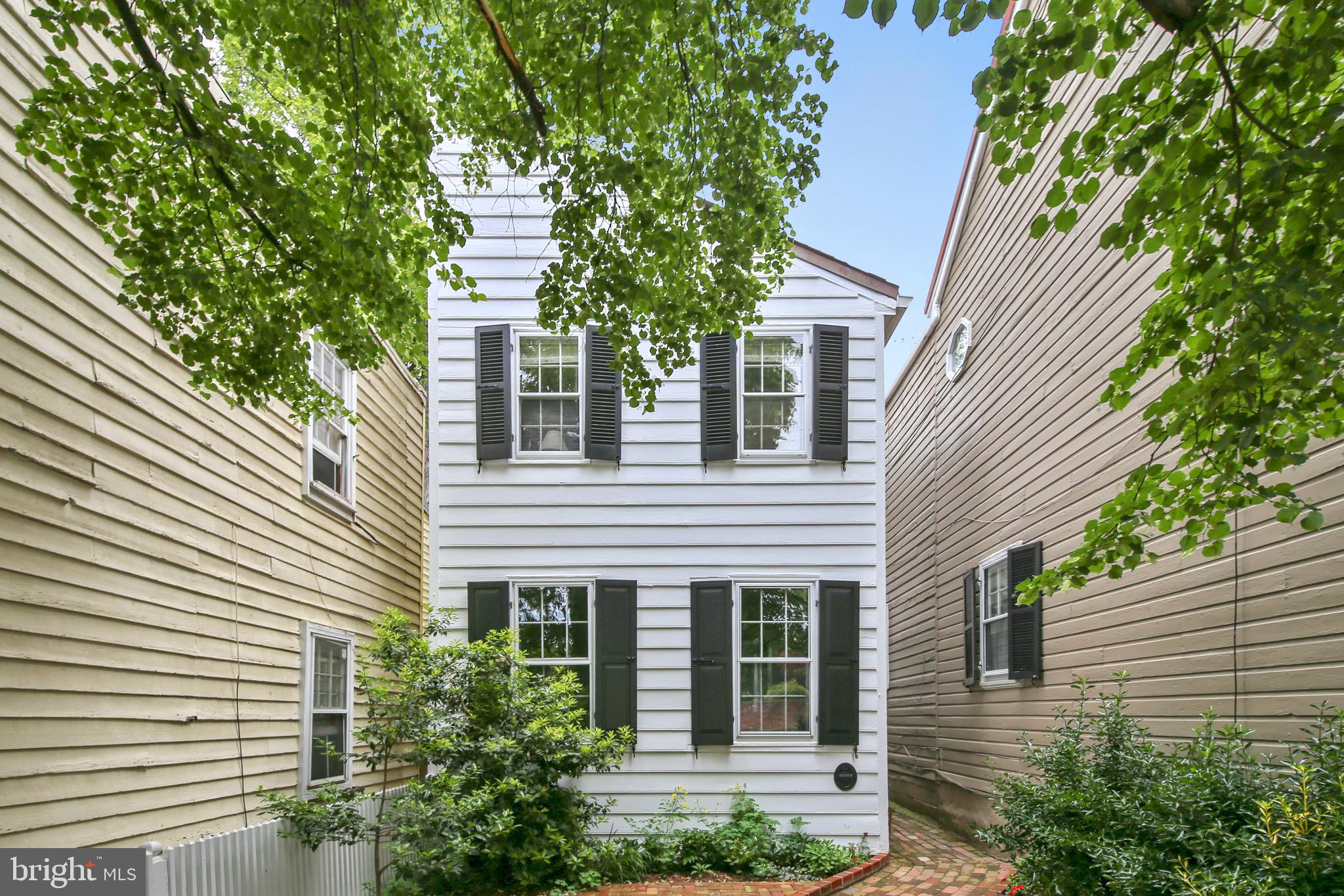 OLD TOWN - Residential Lease