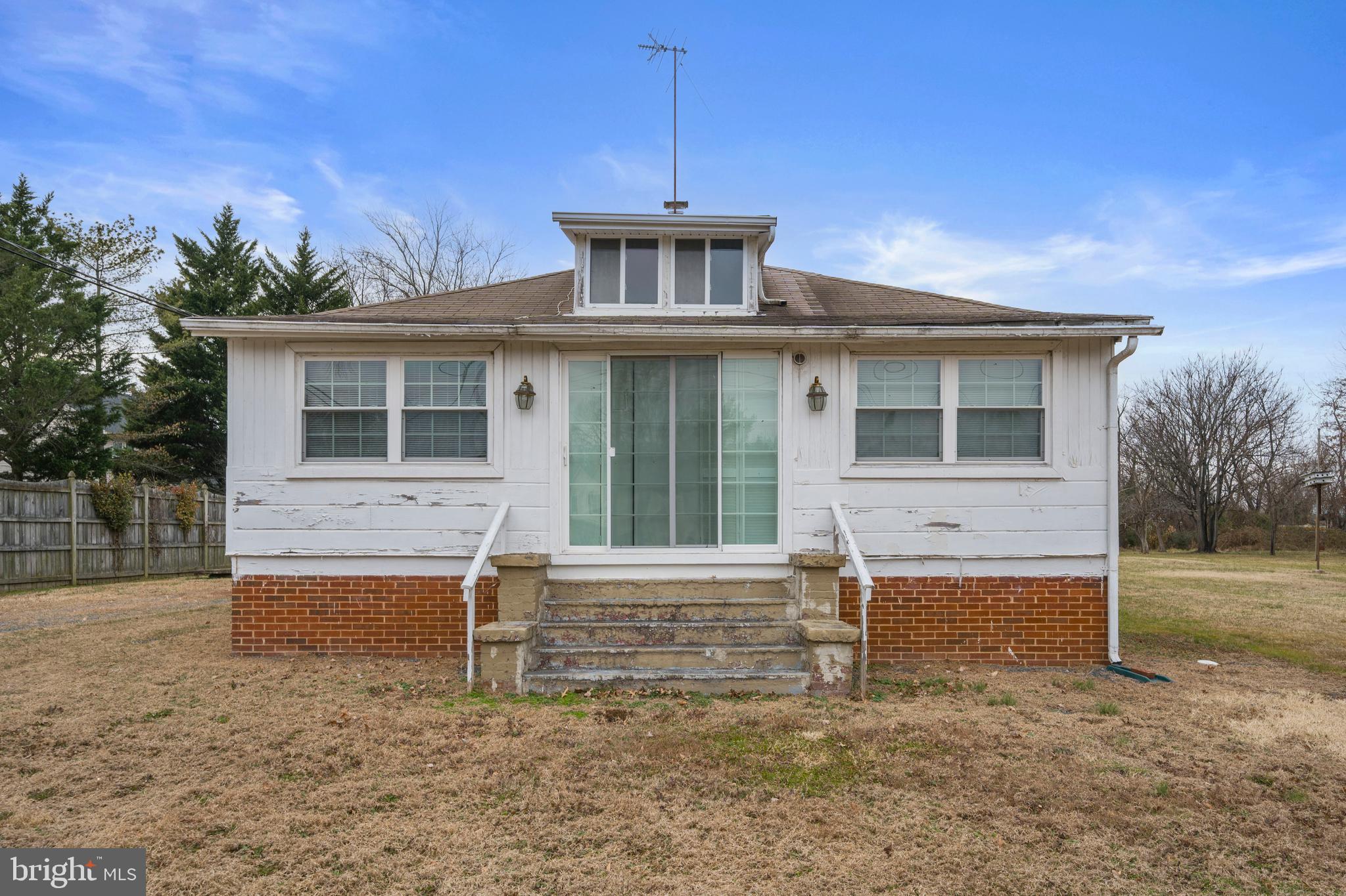 8208 MOUNT VERNON HIGHWAY