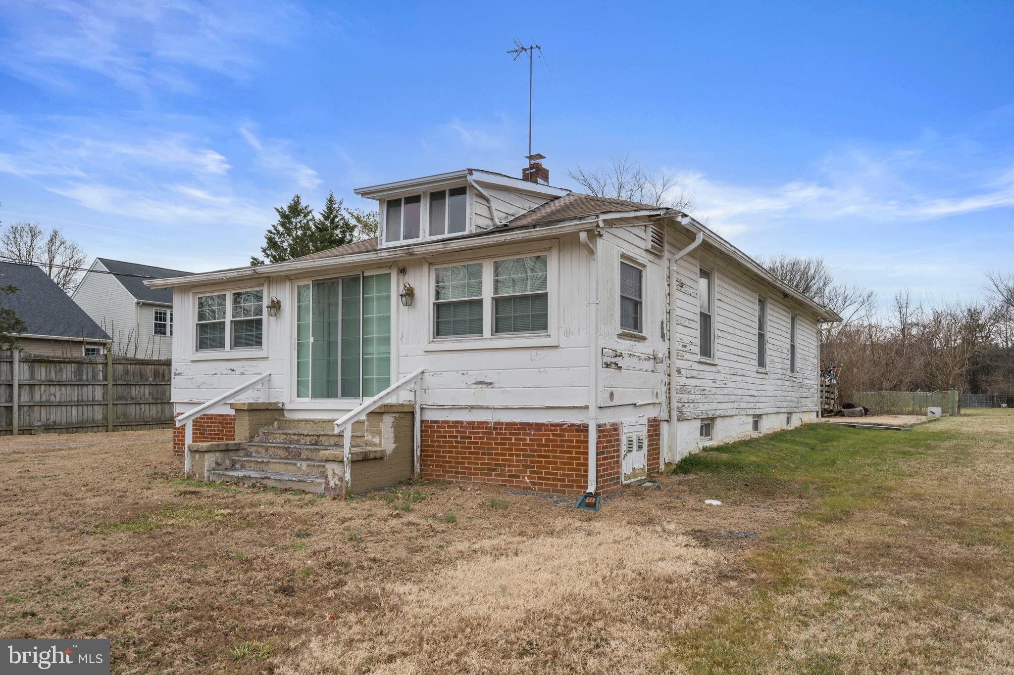 8208 MOUNT VERNON HIGHWAY