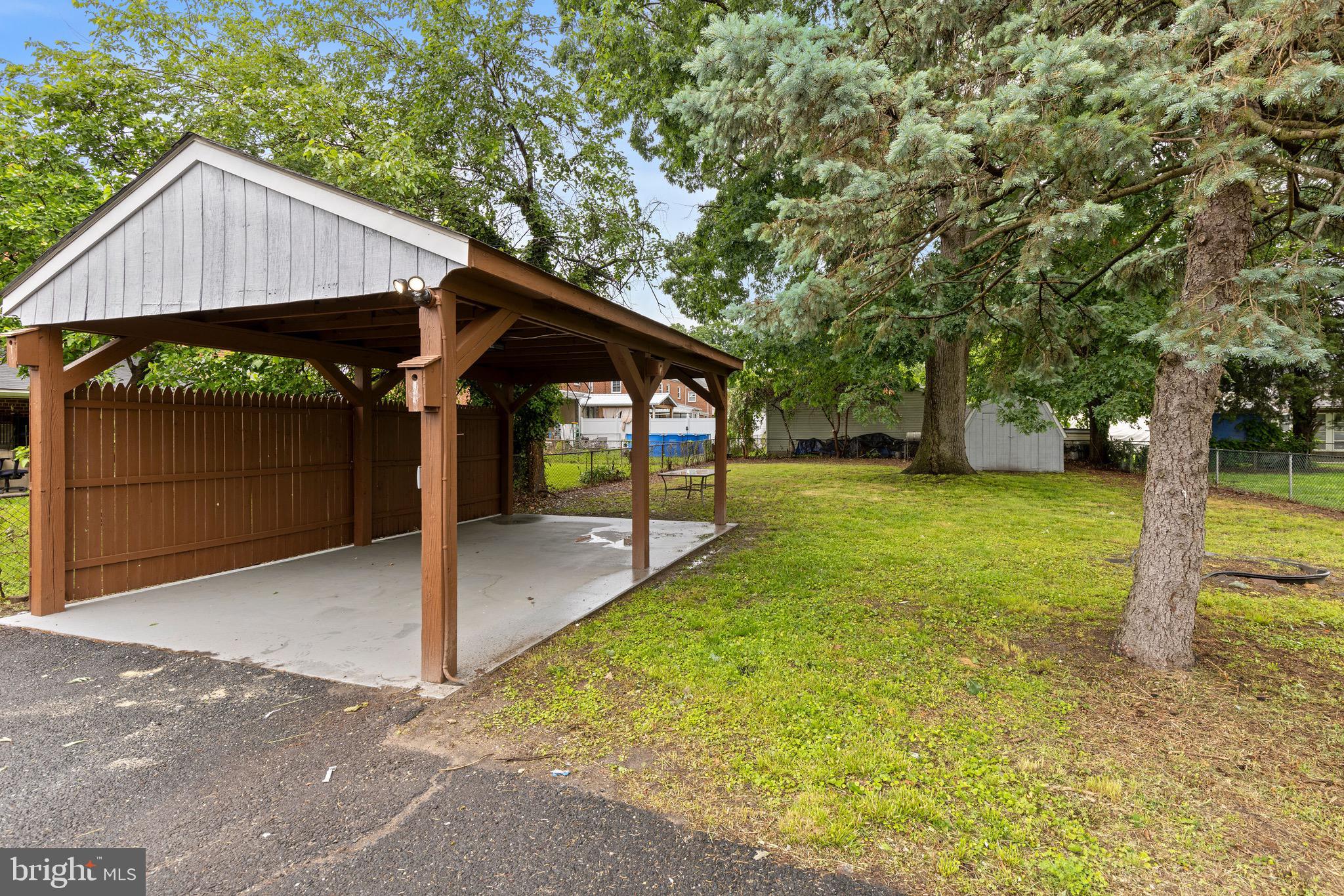 ESSEX/MIDDLE RIVER - Residential