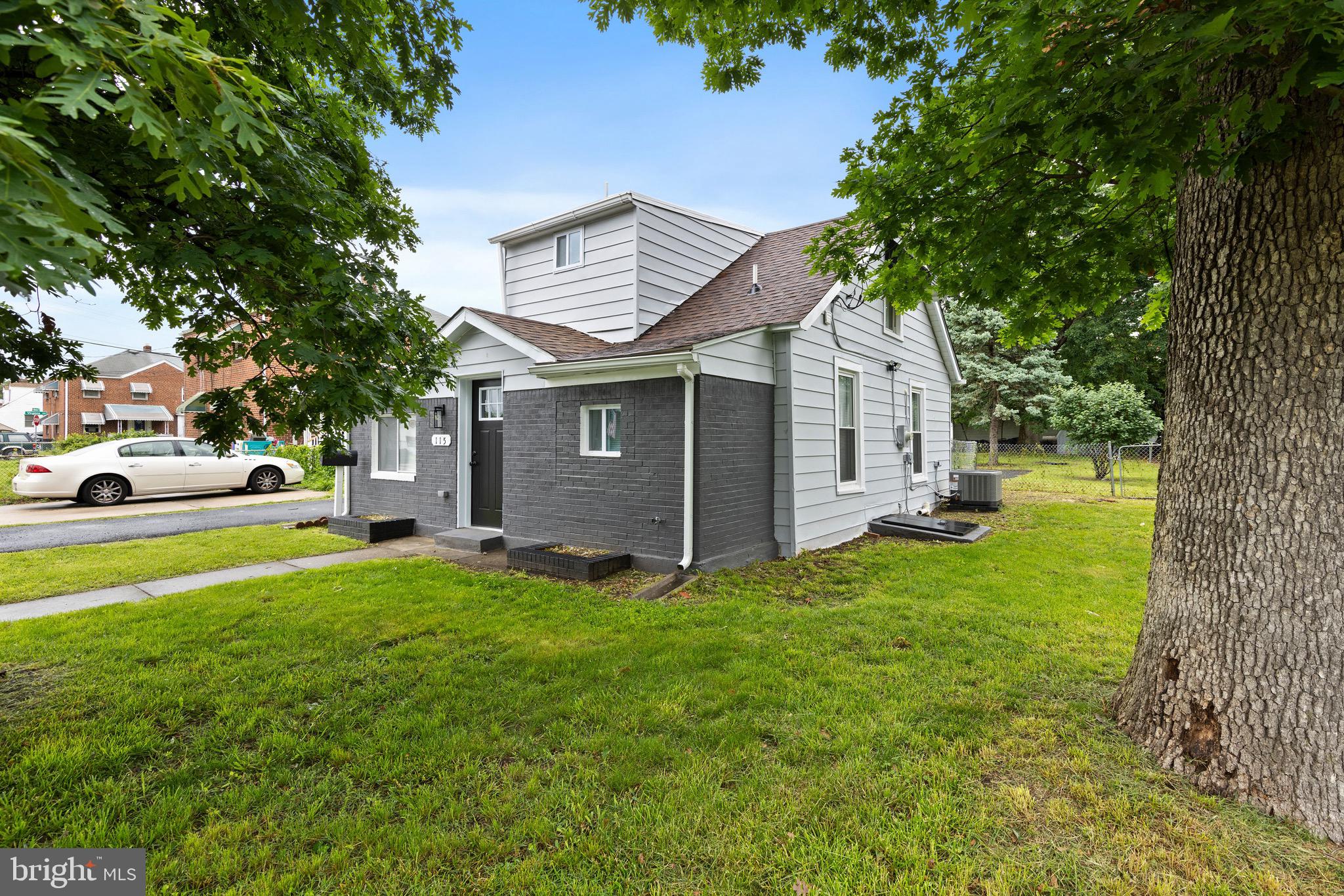 ESSEX/MIDDLE RIVER - Residential