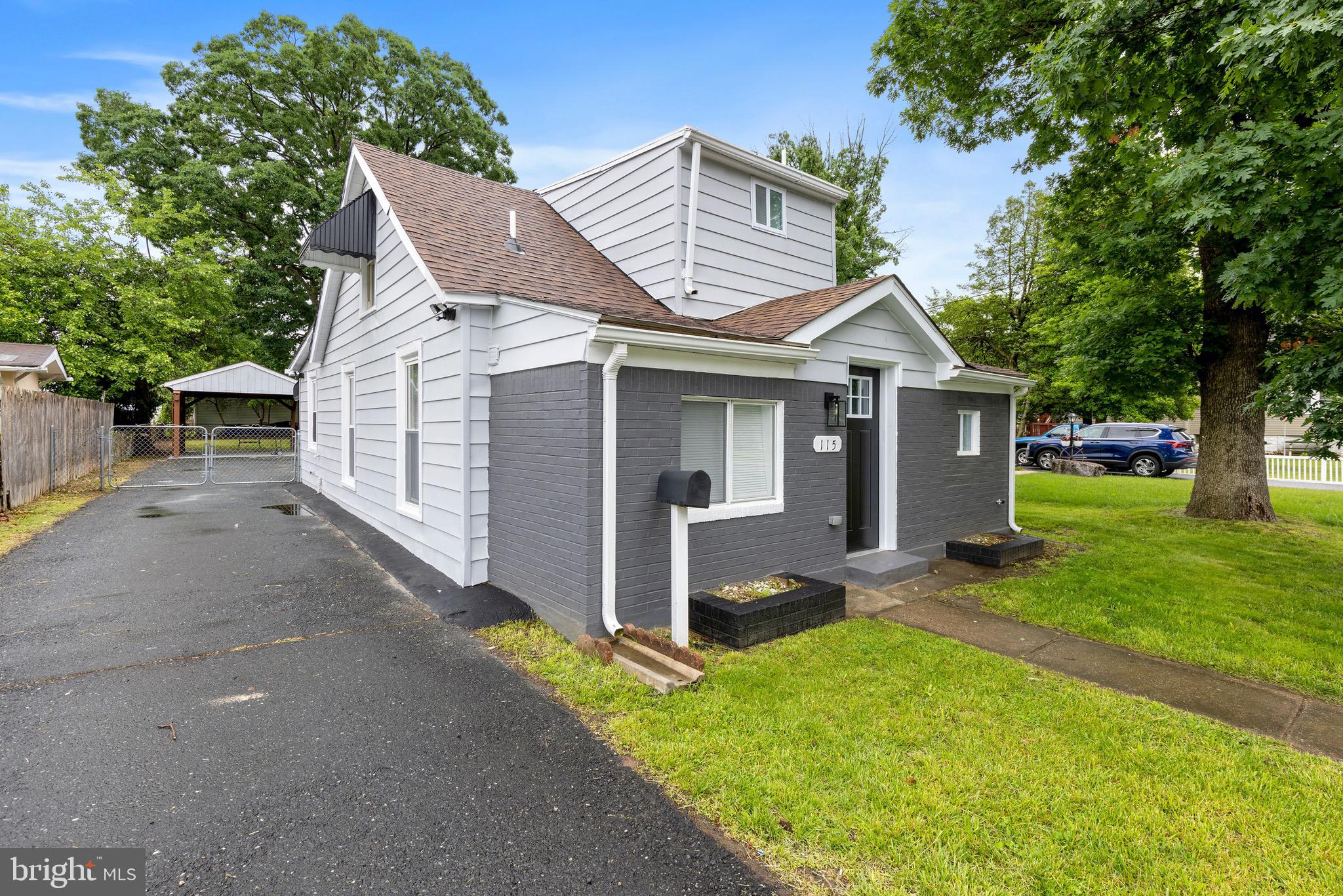 ESSEX/MIDDLE RIVER - Residential