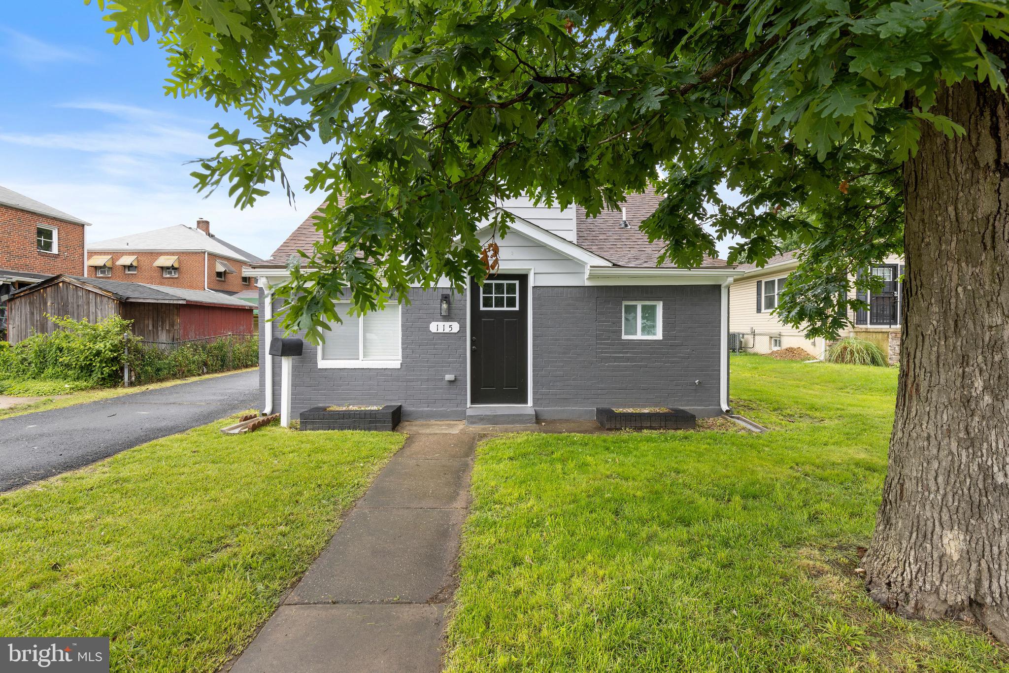 ESSEX/MIDDLE RIVER - Residential