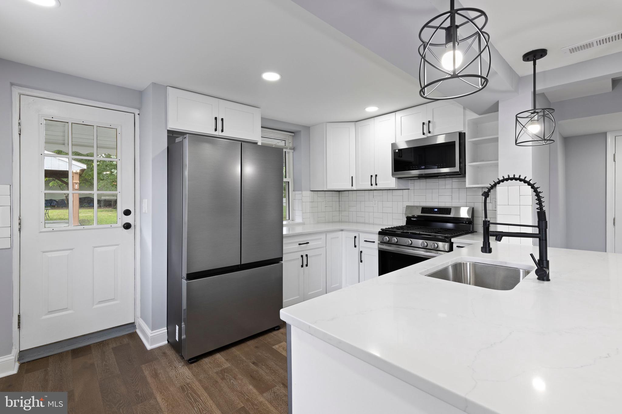 ESSEX/MIDDLE RIVER - Residential