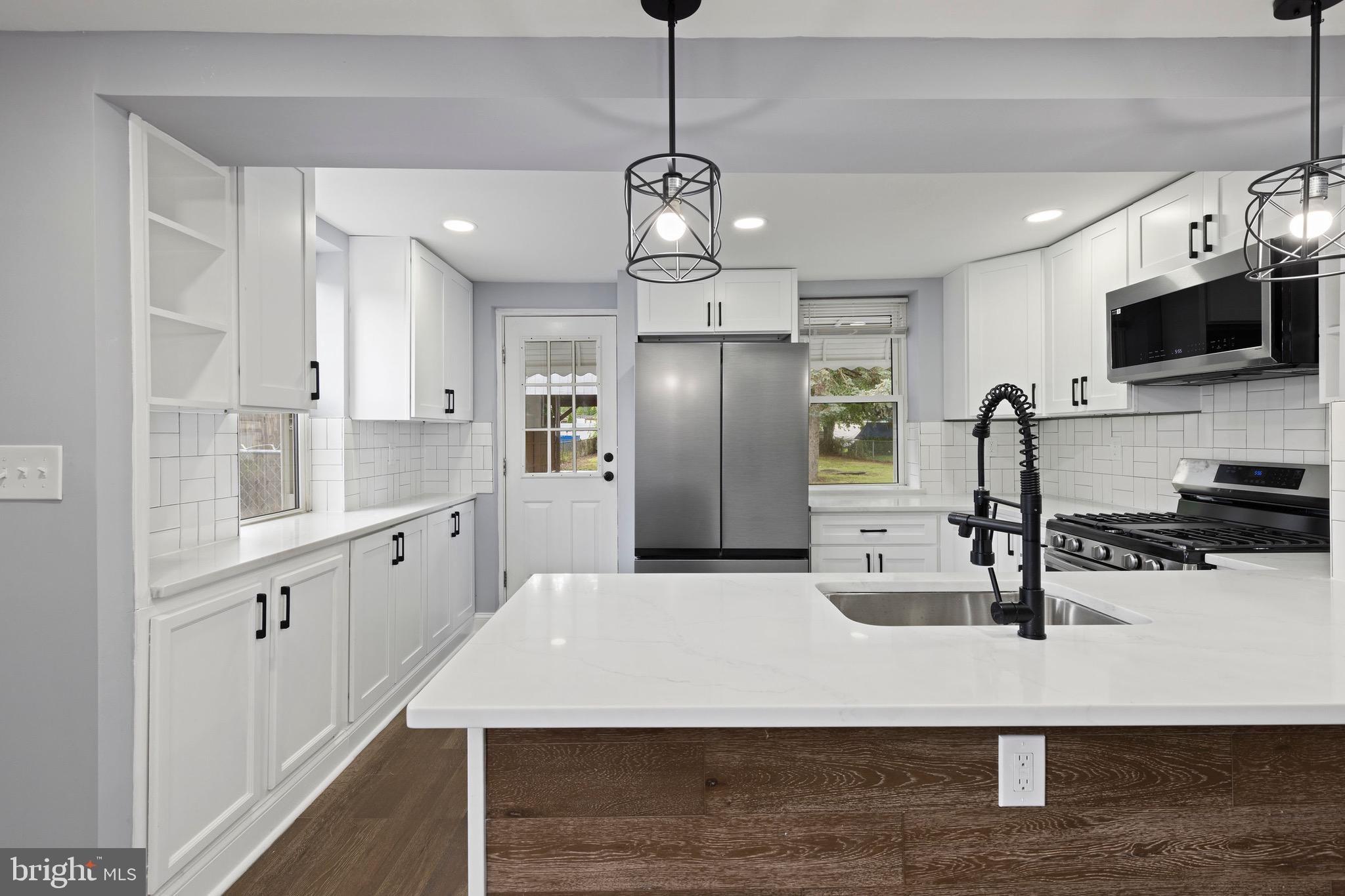 ESSEX/MIDDLE RIVER - Residential