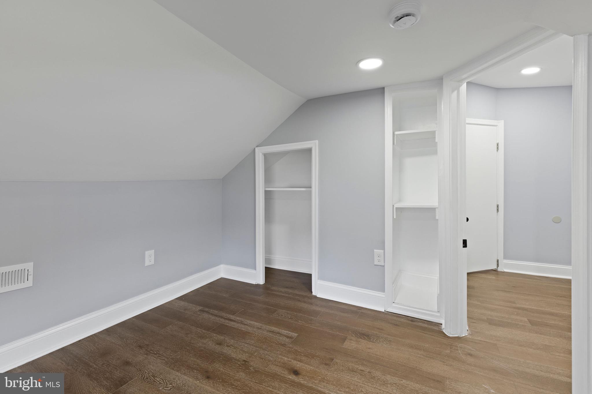 ESSEX/MIDDLE RIVER - Residential