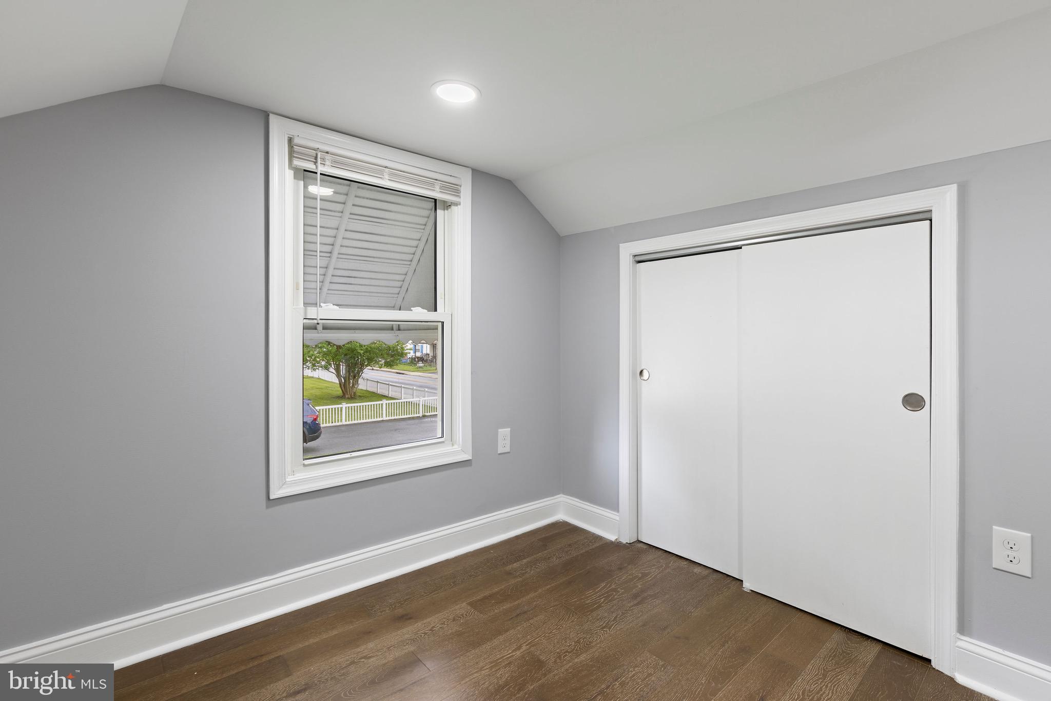 ESSEX/MIDDLE RIVER - Residential