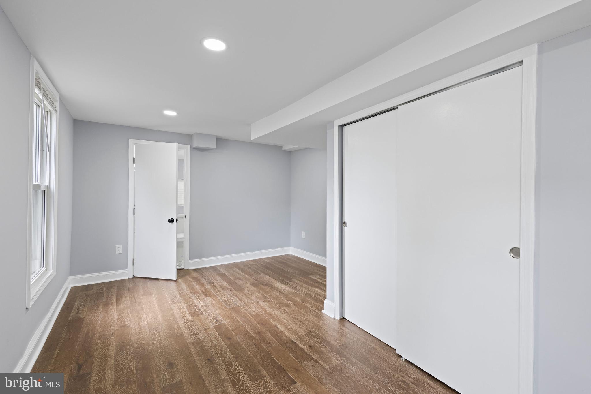 ESSEX/MIDDLE RIVER - Residential