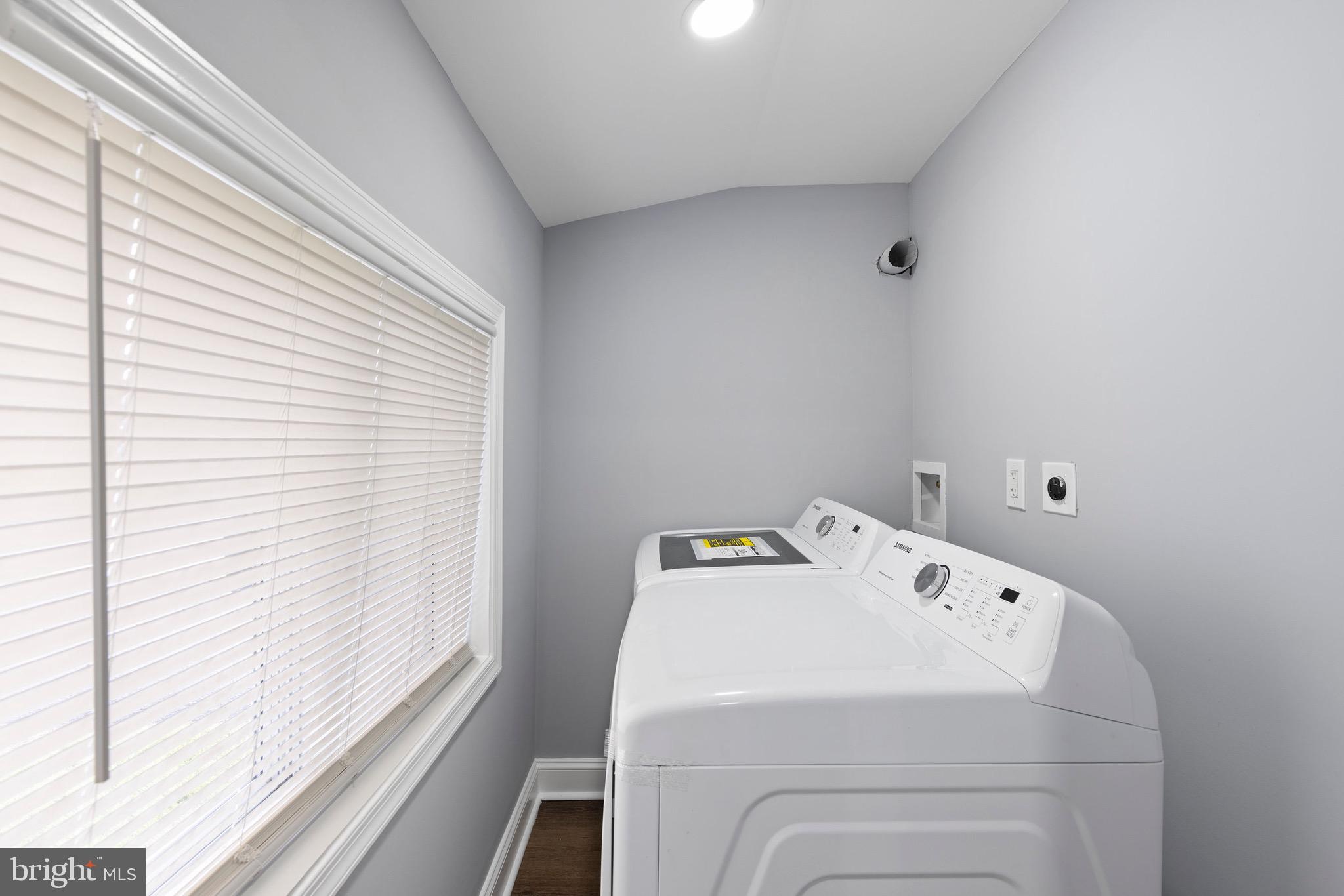 ESSEX/MIDDLE RIVER - Residential
