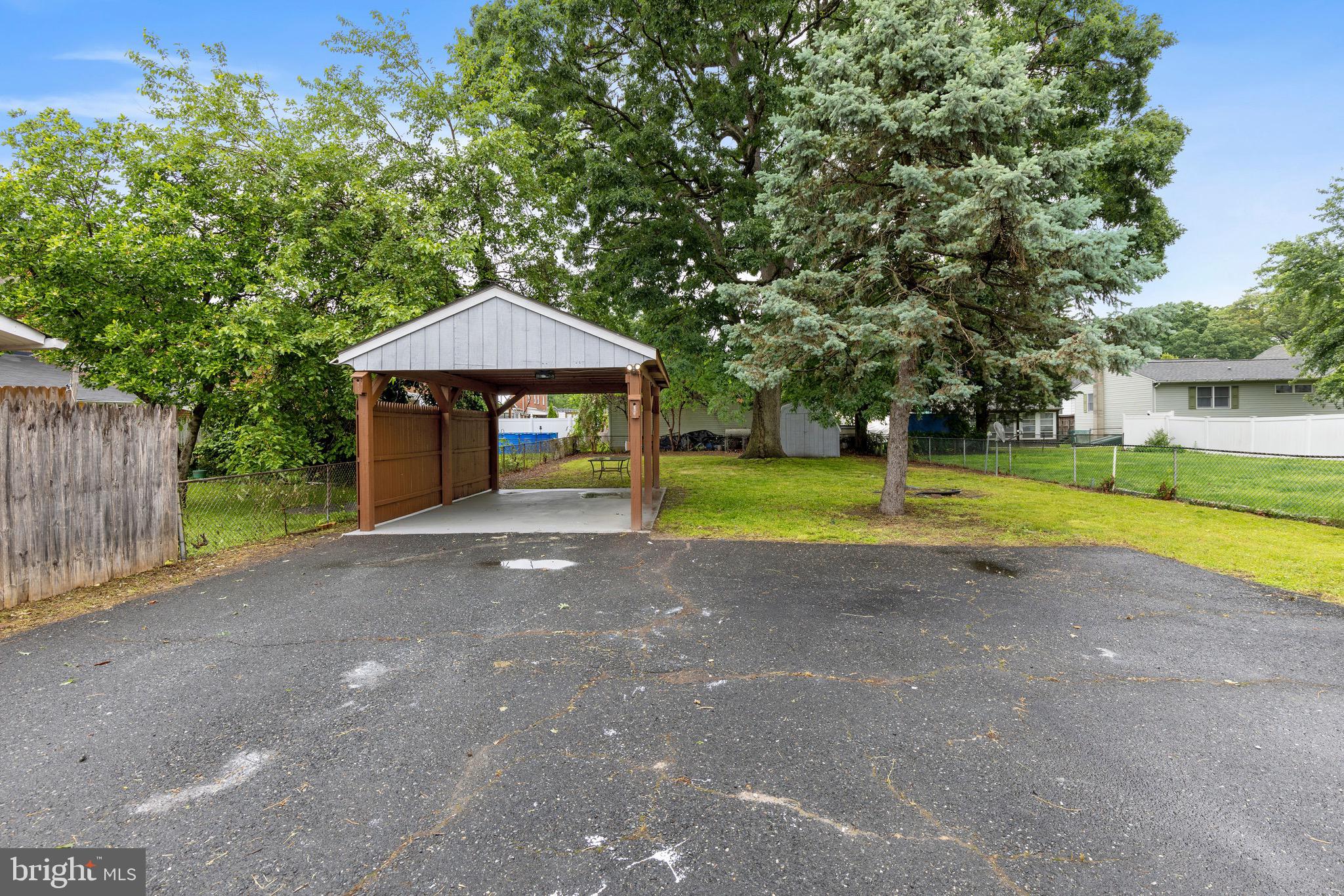 ESSEX/MIDDLE RIVER - Residential