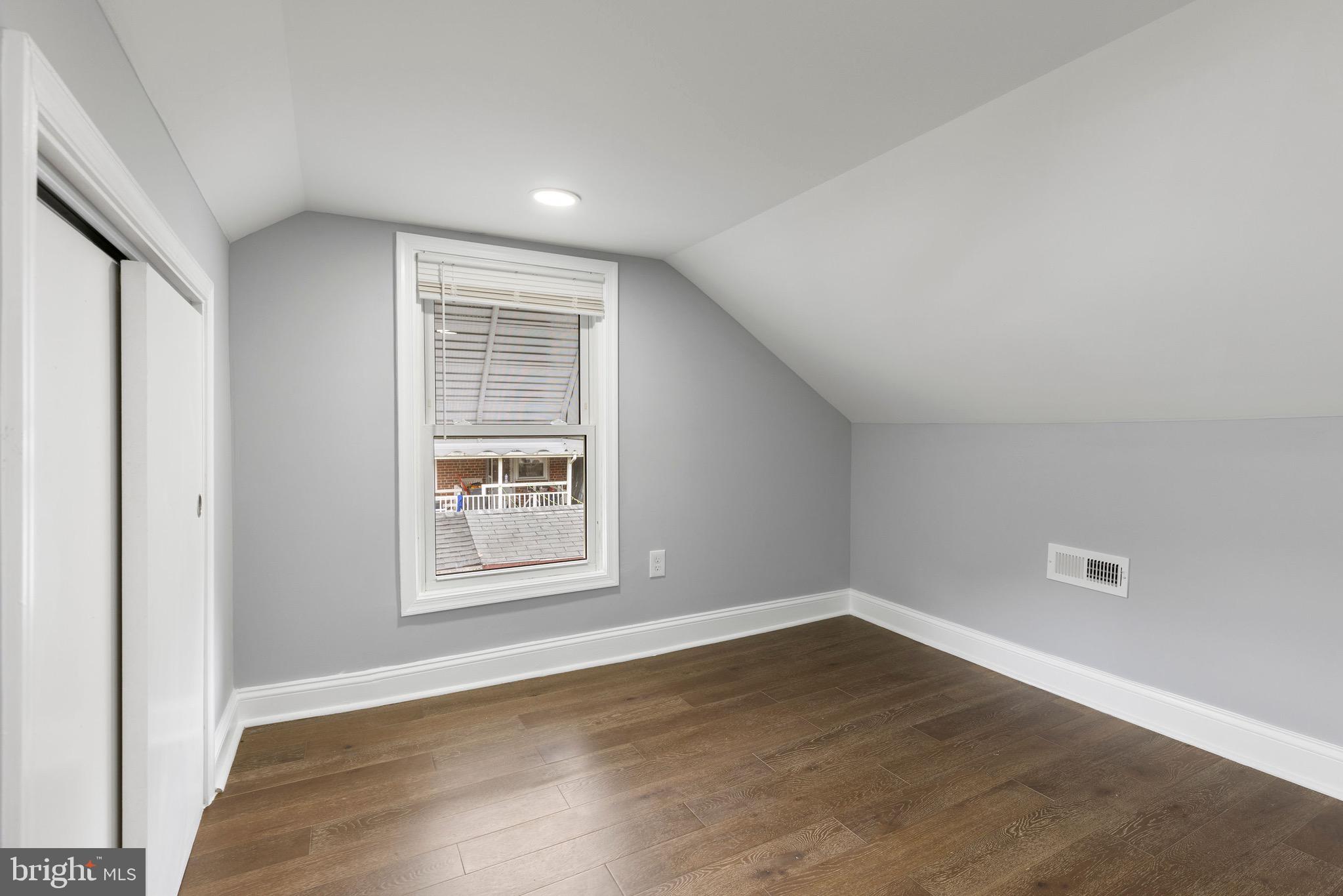 ESSEX/MIDDLE RIVER - Residential