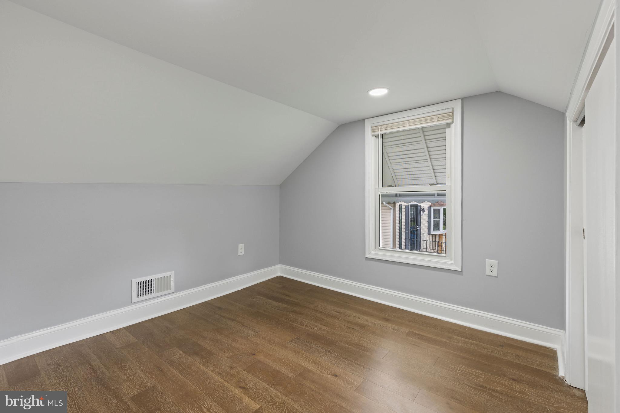 ESSEX/MIDDLE RIVER - Residential